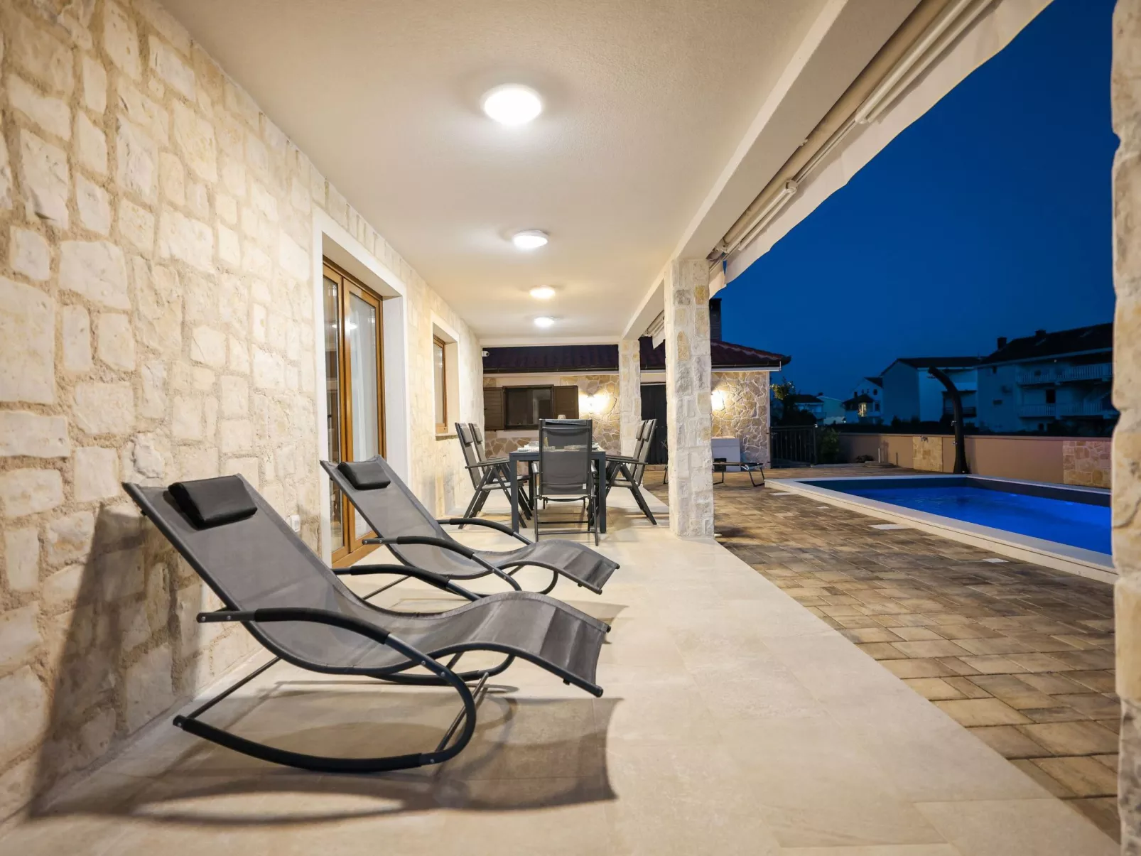 Villa mit beheiztem Pool in der Nähe des Meeres-TA Leut Agency-Buiten