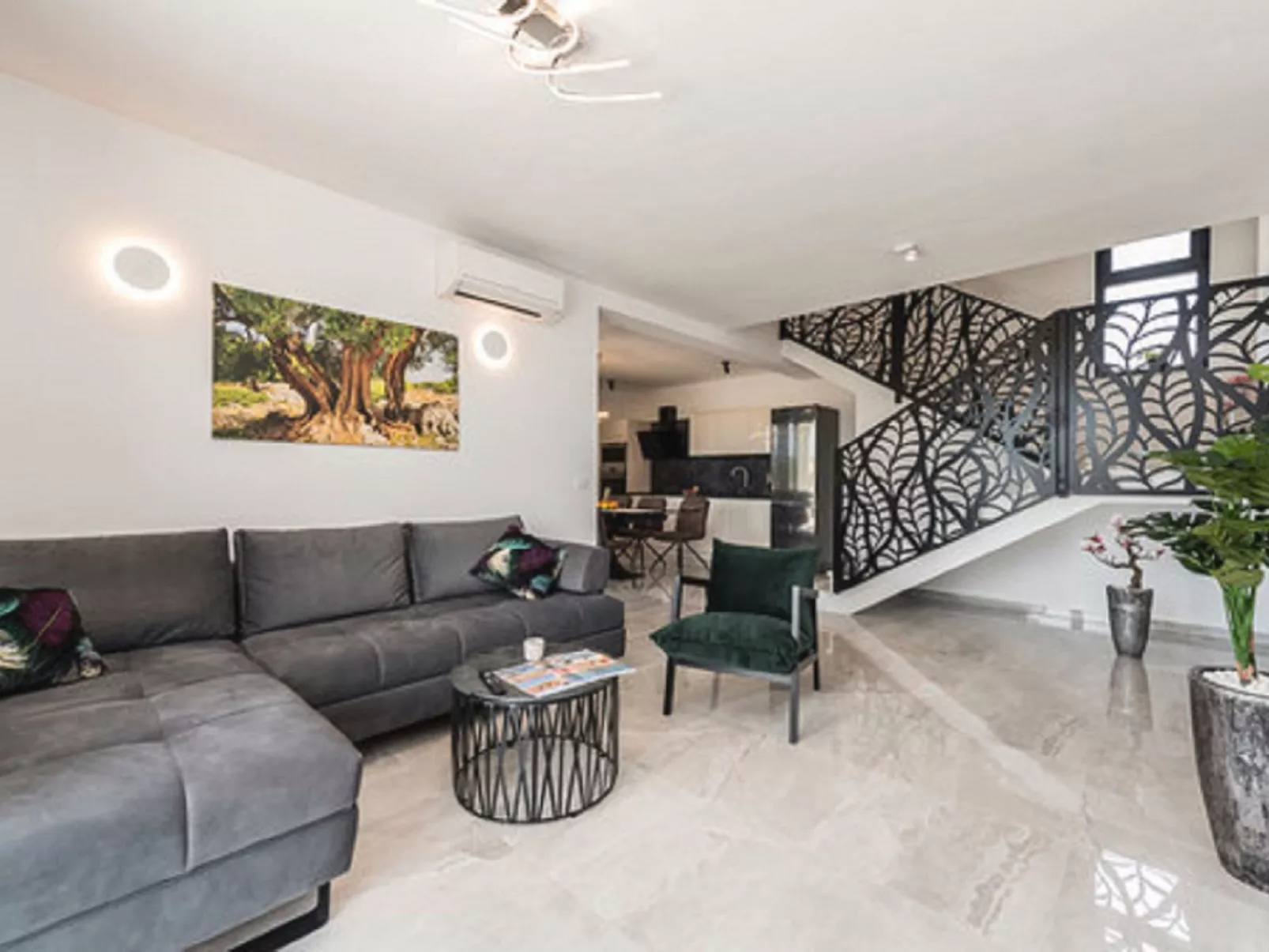 Villa Angelo mit Sauna, Fitnessraum und Pool-Binnen