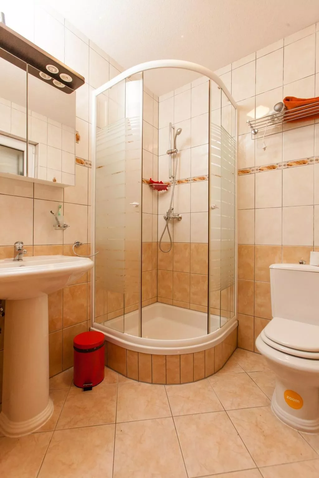 Appartment mit Pool und Whirlpool, Okrug Gornji-Binnen