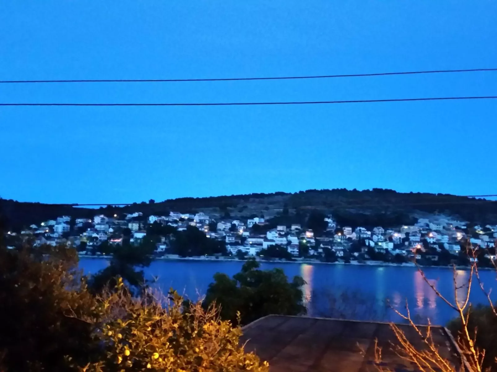 "Mladen" mit Blick auf das Wasser-Buiten