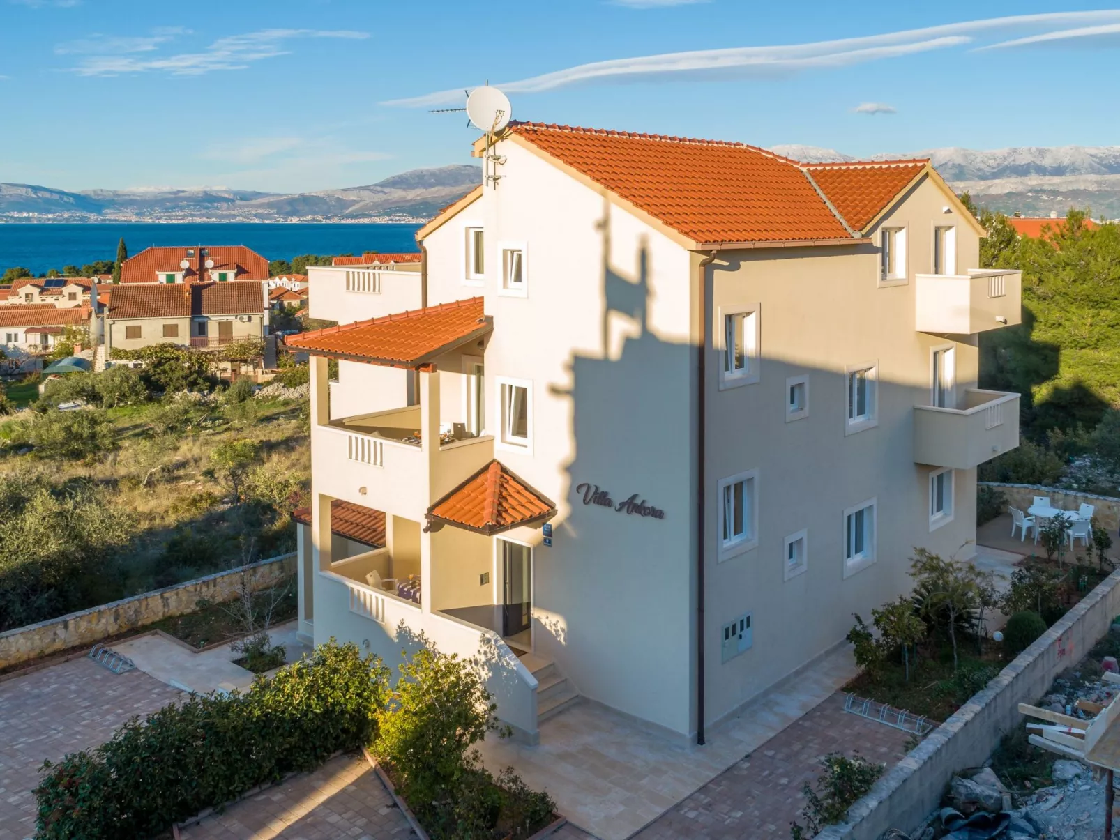 Für 5 Personen ca. 45 m&sup2; in Supetar, Adriaküste Kroatien (Kroatische Insel-Buiten