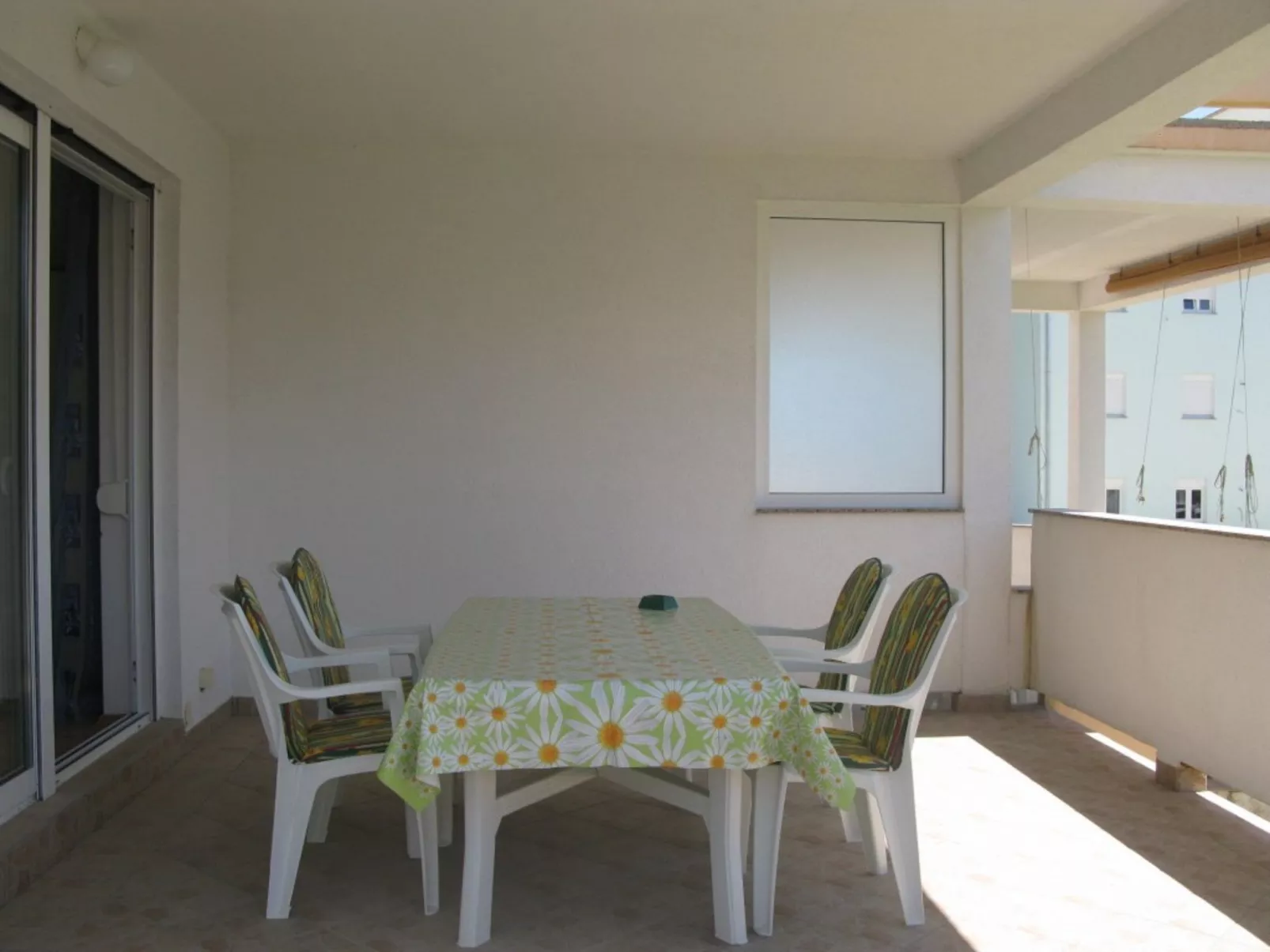 NR NATASA - APP2-Buiten