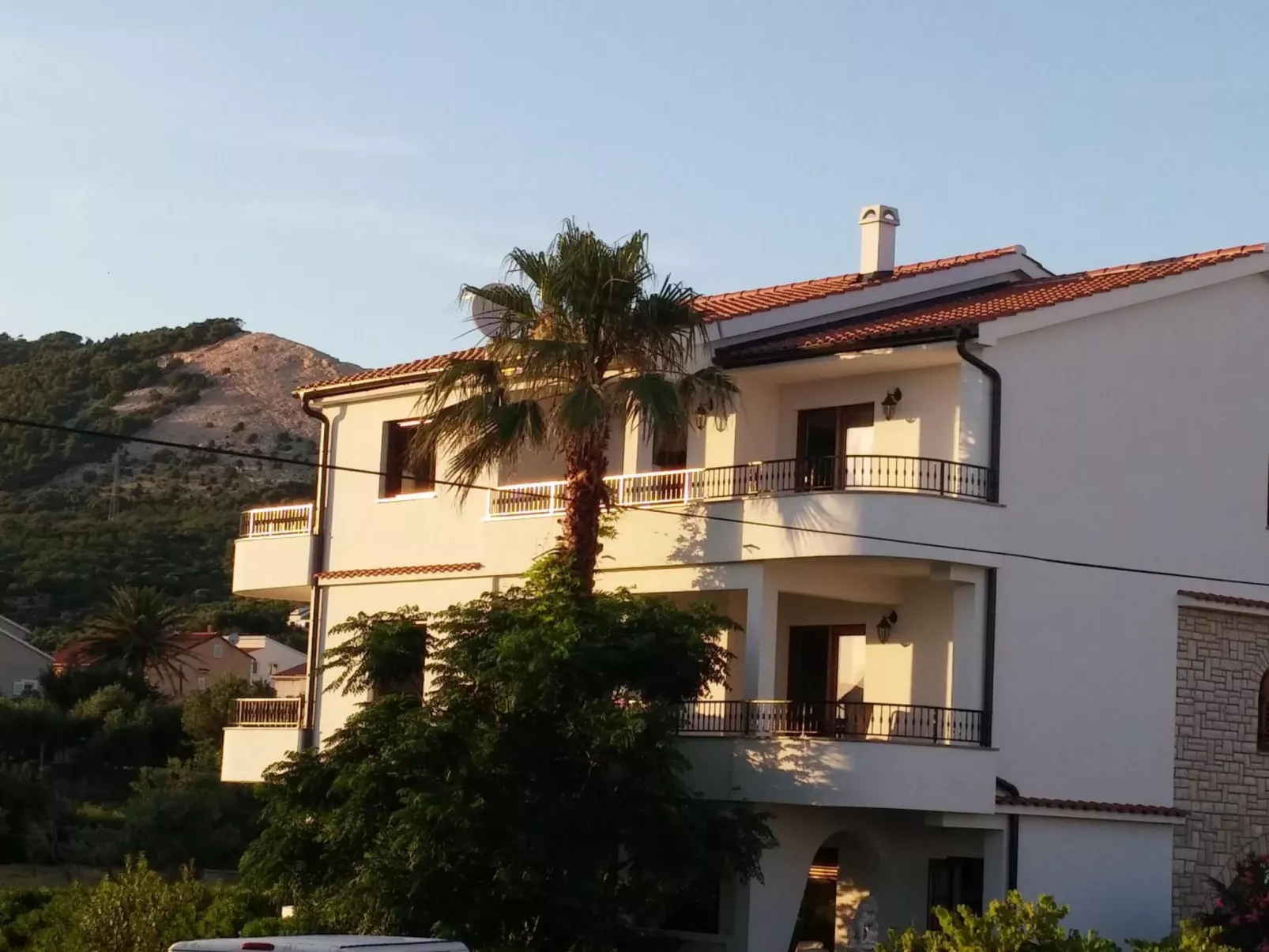 Gemütliche Erdgeschossferienwohnung mit Balkon-Buiten