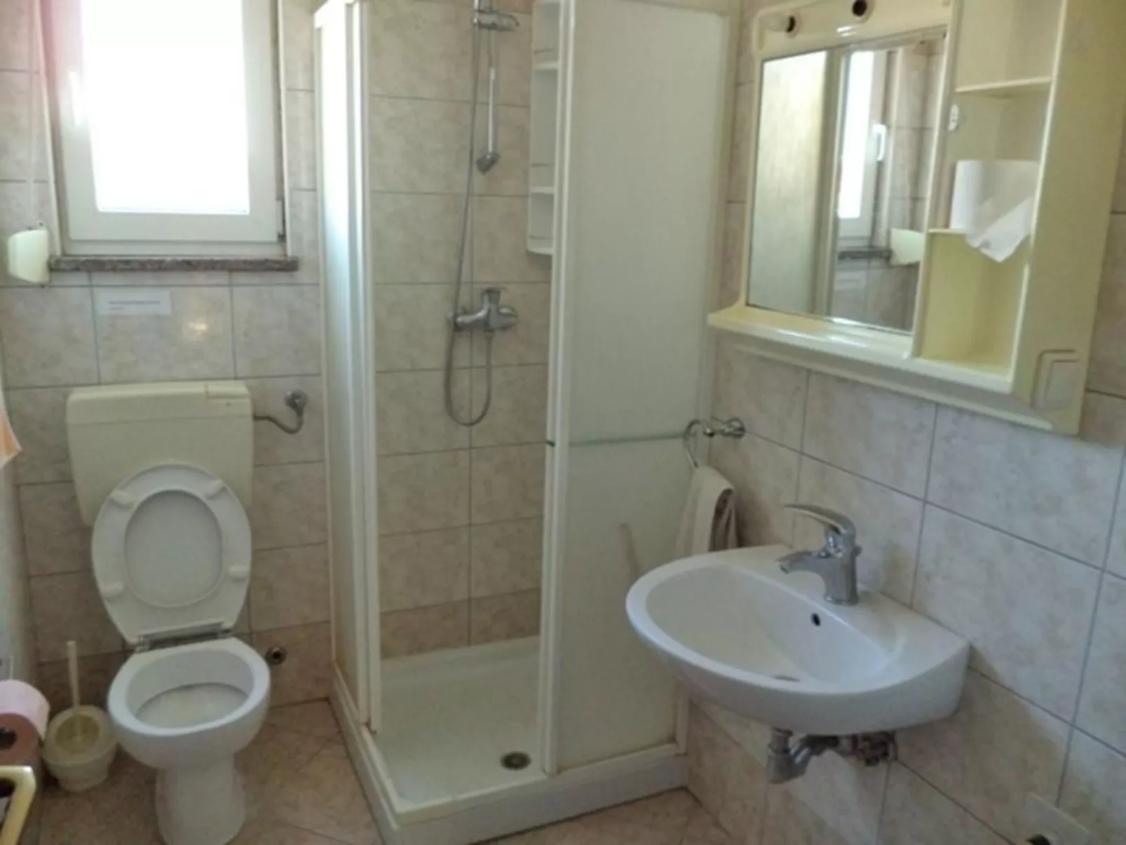 Mit Balkon, für fünf Personen-Image-tags.info