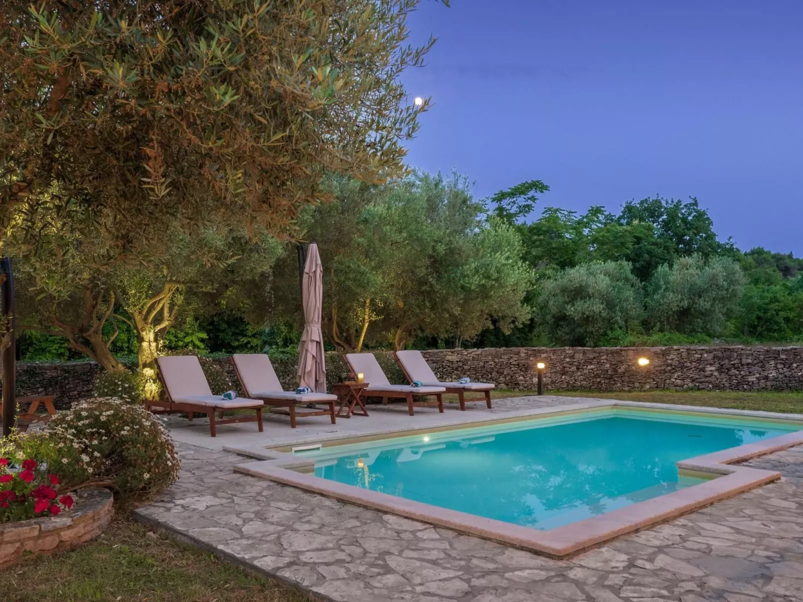 Villa mit privatem Pool und großem Garten-Buiten