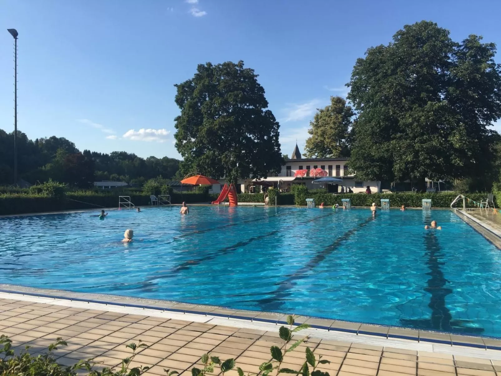 Berg- und Seeblick am Hillebachsee-Buiten