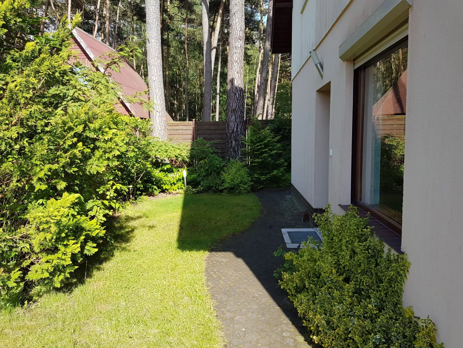 In Łukęcin mit Terrasse, Grill und Garten-Buiten
