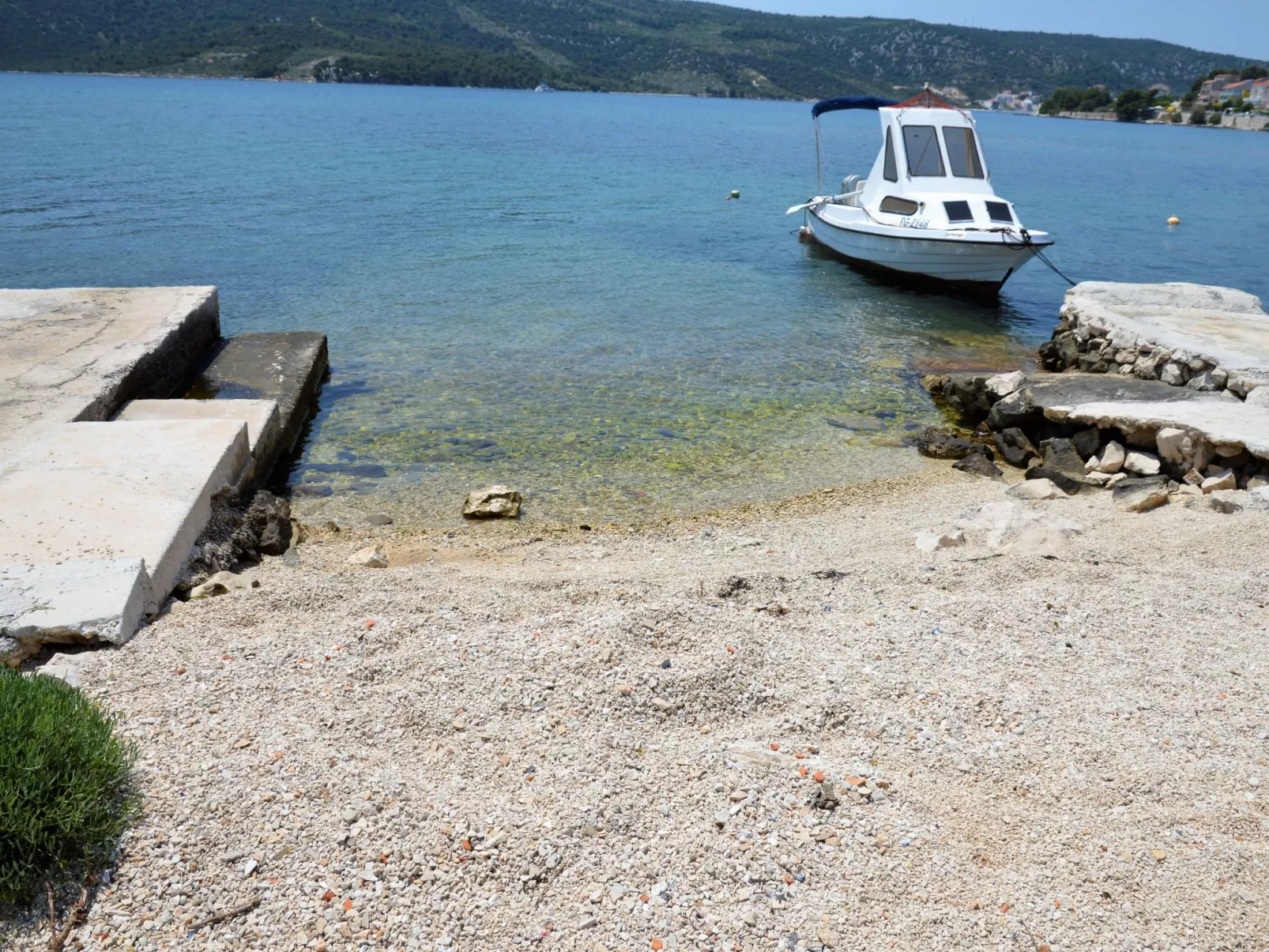 Schöne Wohnung in Poljica mit privatem Parkplatz-Buiten