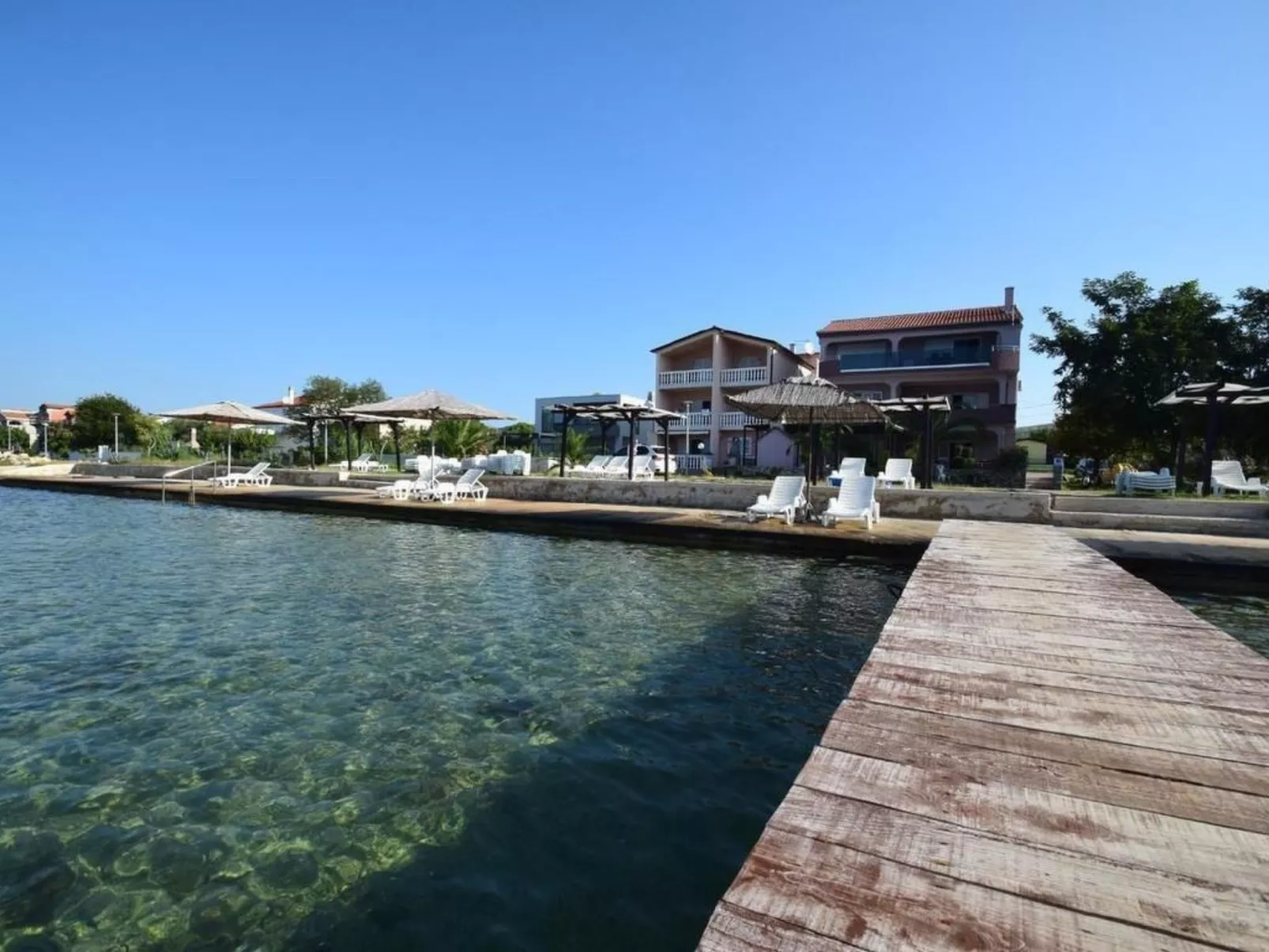 Wohnung in Turanj mit Grill-Buiten