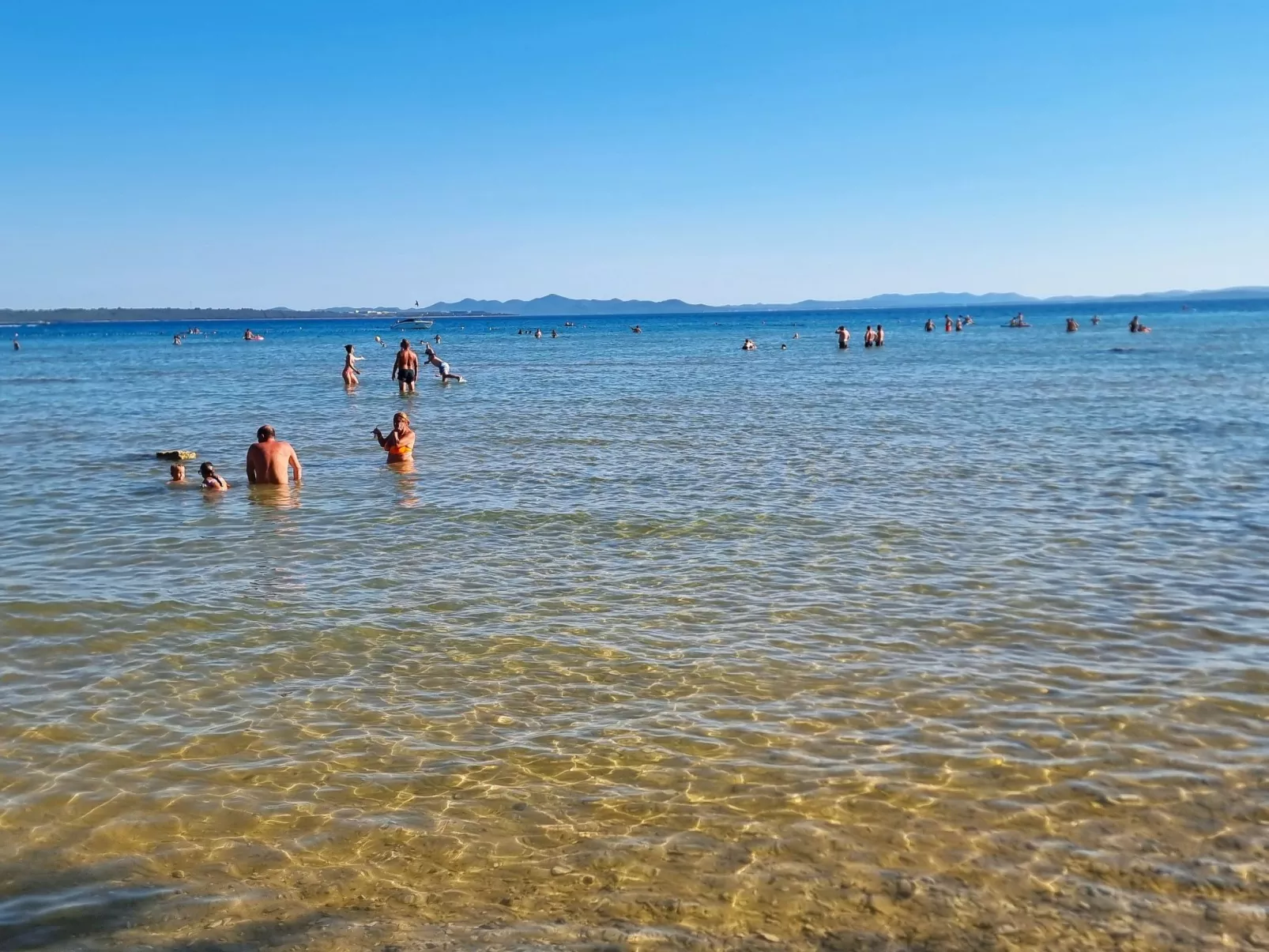 Erdgeschoss-Ferienwohnung mit Garten und Pool-Buiten