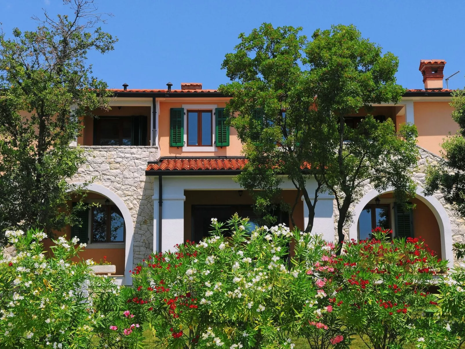 Villa Biljana, mit Zugang zu zwei Gemeinschaftspools-Buiten