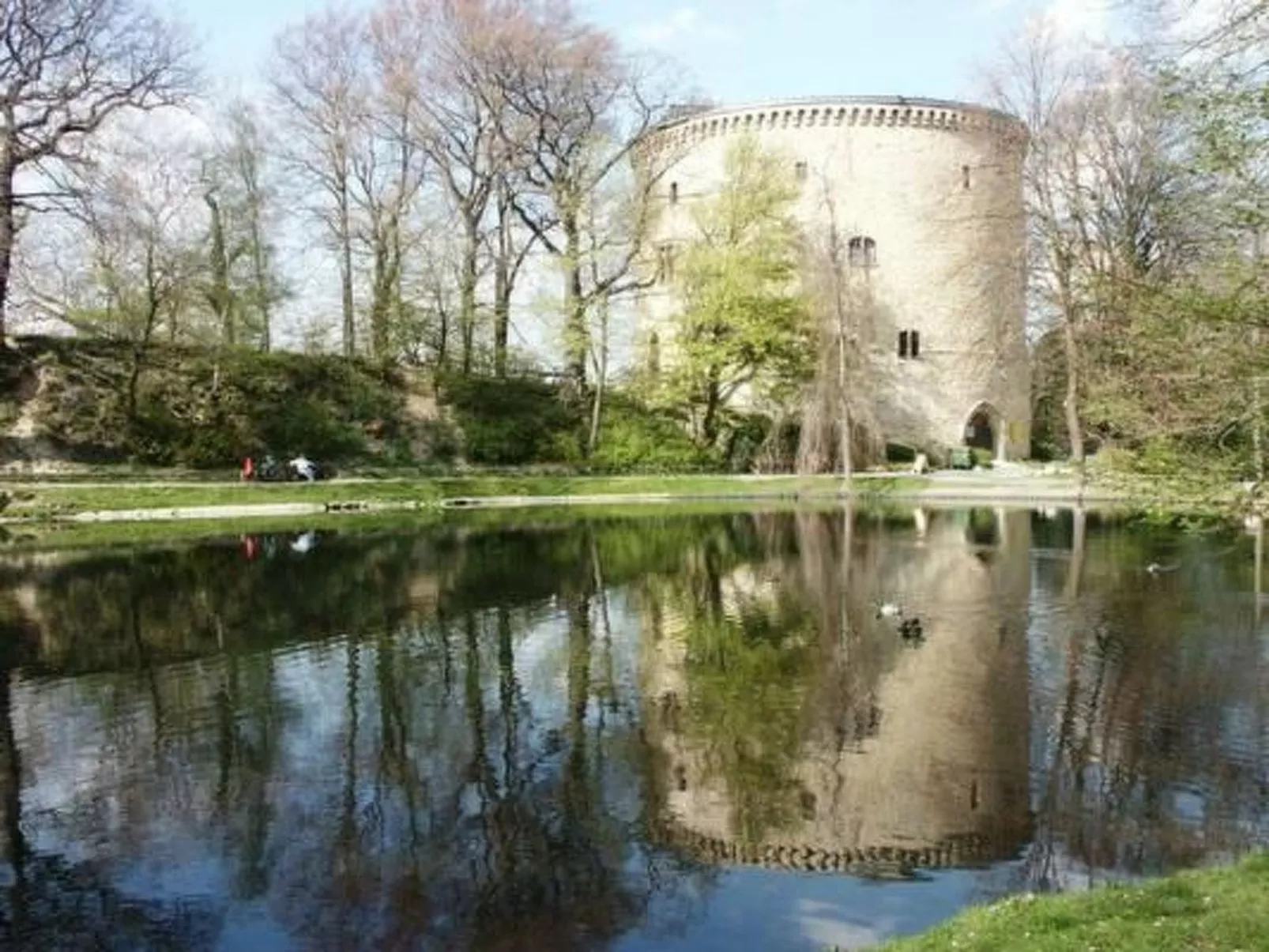 Burg im Zwinger Burgfee - Buiten