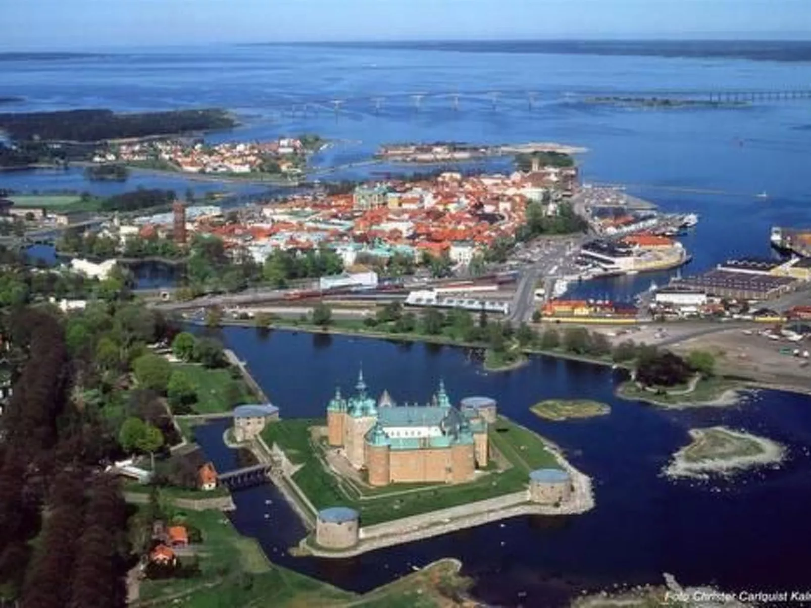 Holzhaus mit Terrasse, direkt an einer Bucht-Buiten
