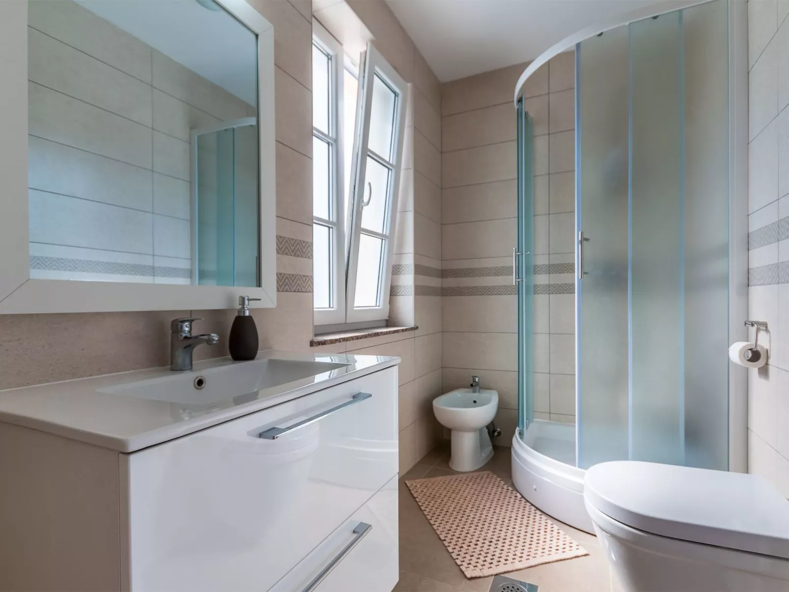 "Jakov"-Image-tags.info