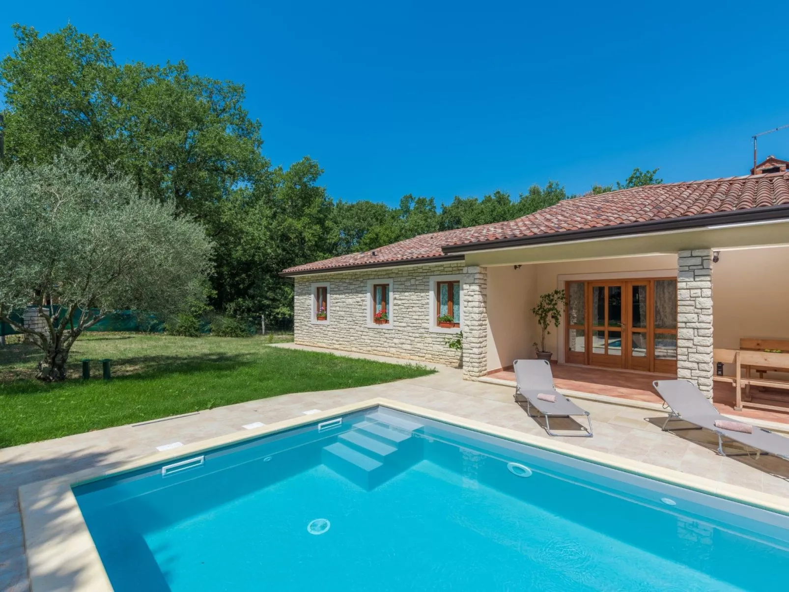 Mit Privatpool für 6 Personen ca. 70 m&sup2; in Juricani, Istrien (Umag und Umg-Image-tags.info