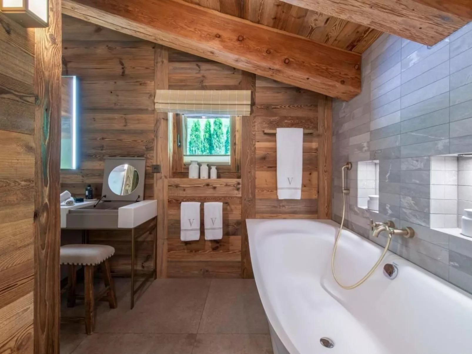 Chalet V mit Lift und Pool-Binnen