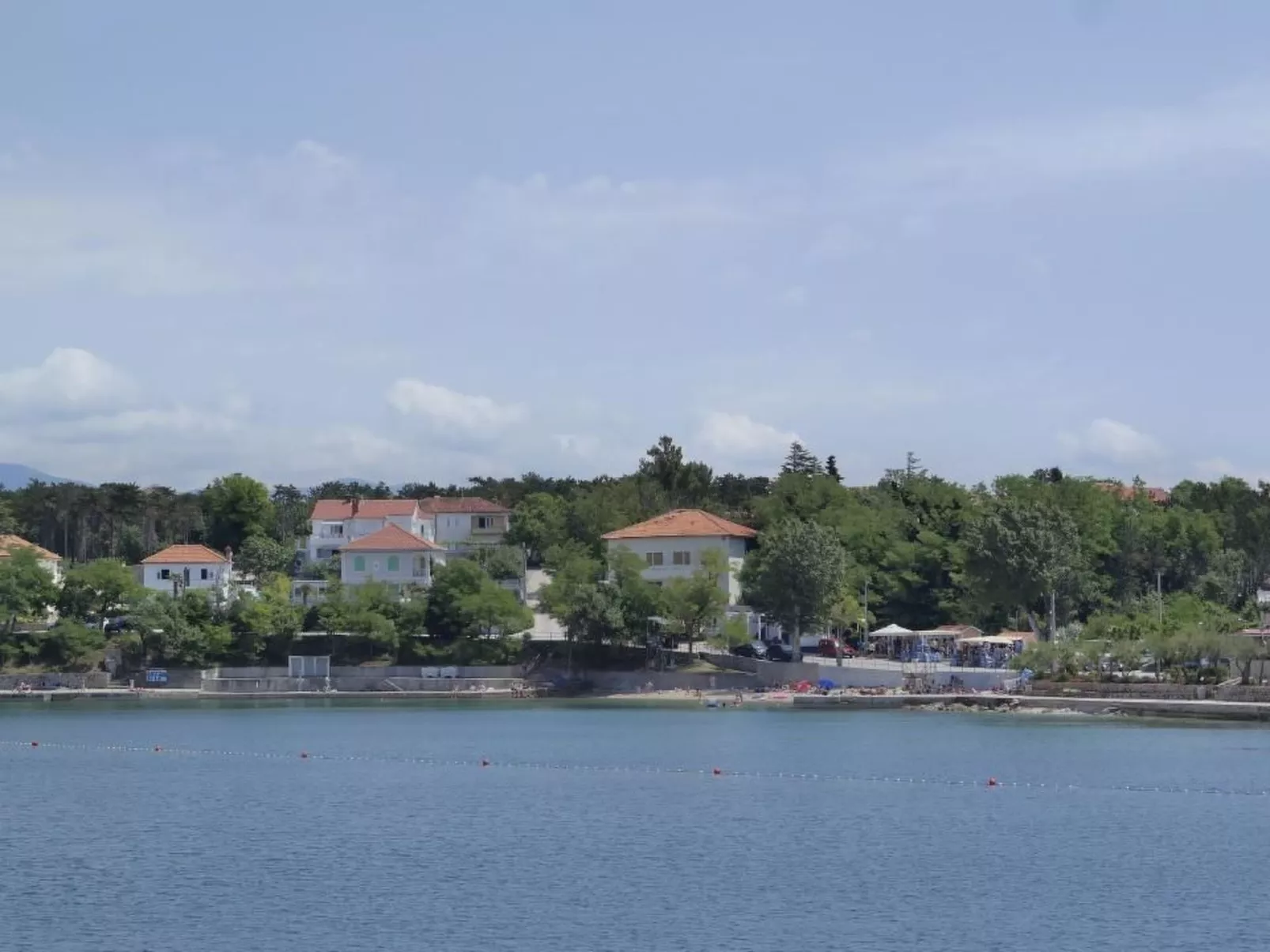 In Šilo mit Gemeinschaftspool-Buiten