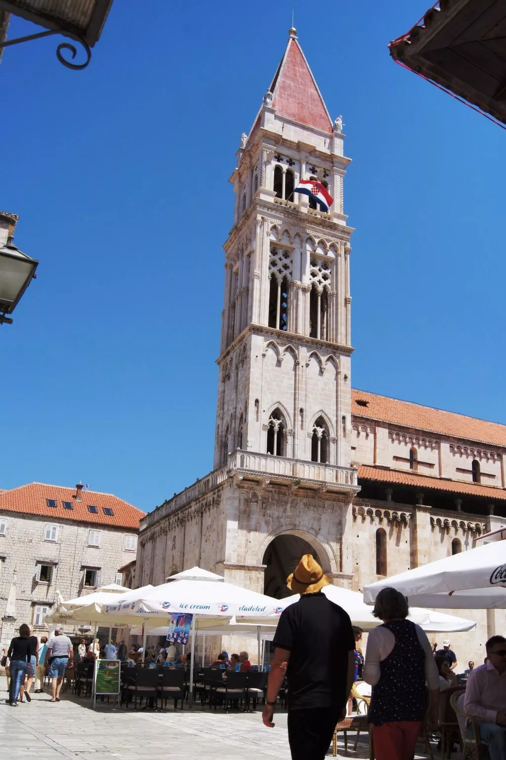 Wohnung mit Grill, Terrasse und Garten-Buiten