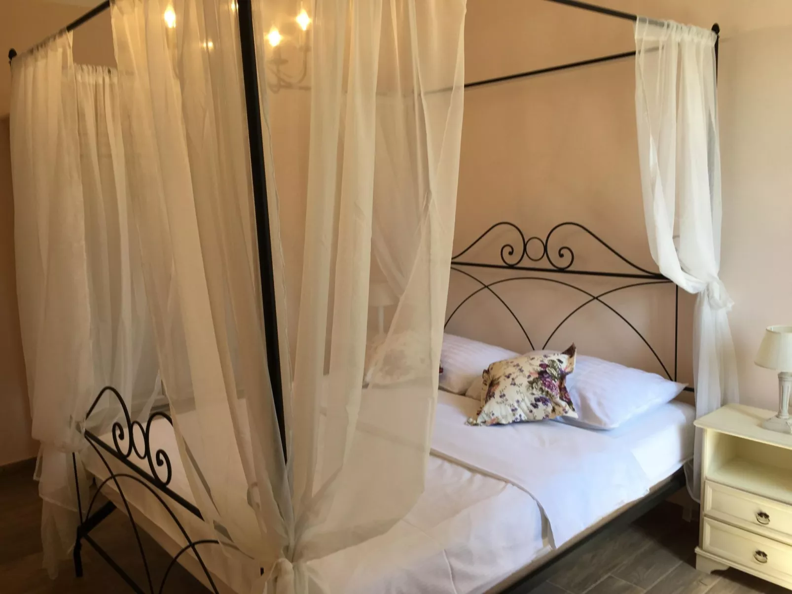 Gemütliche Wohnung in Stoja mit Möbliertem Balkon-Binnen