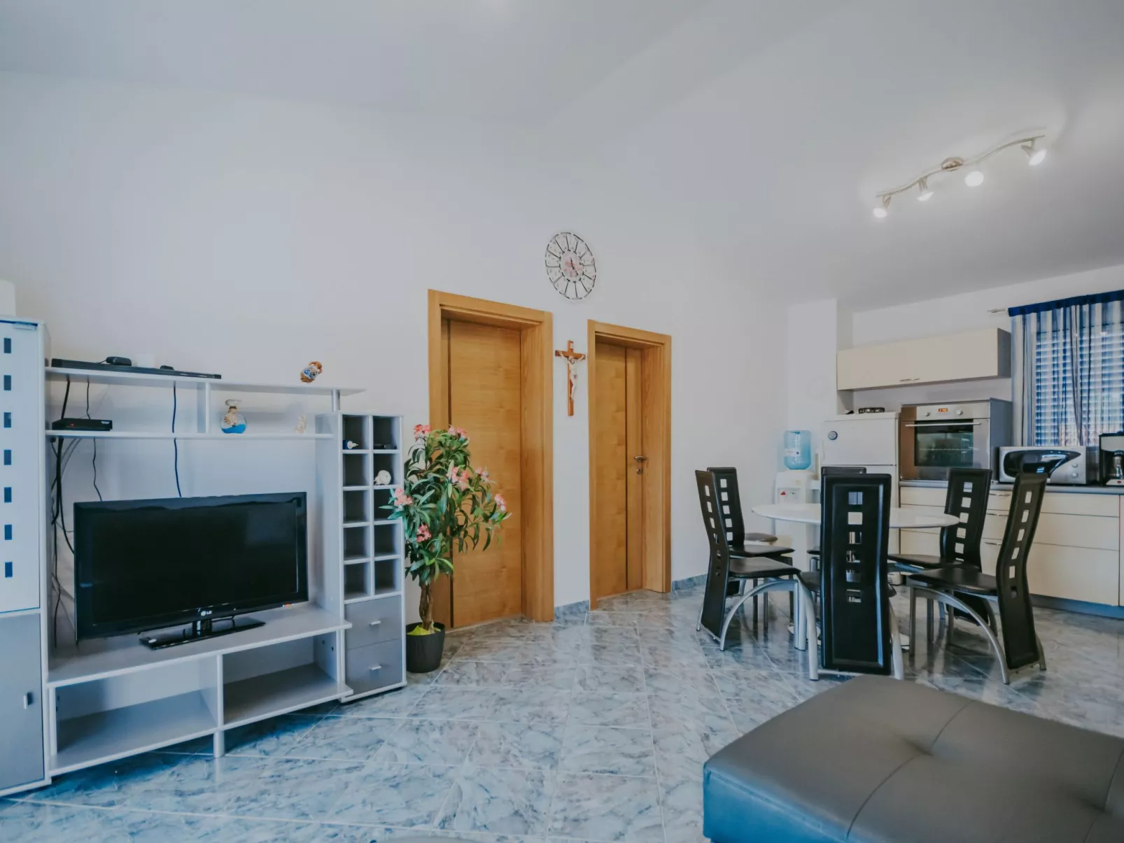 Zweistöckiges Ferienhaus Villa Dany-Binnen