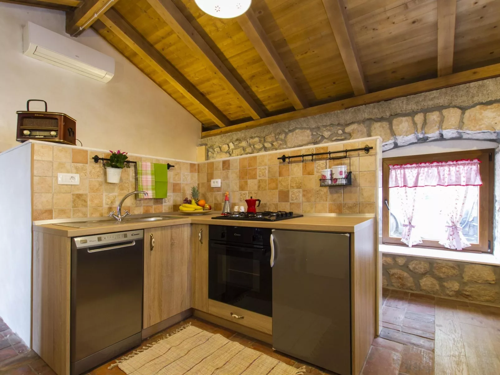 Geräumiges Ferienhaus in Brseč mit Privatem Pool-Binnen