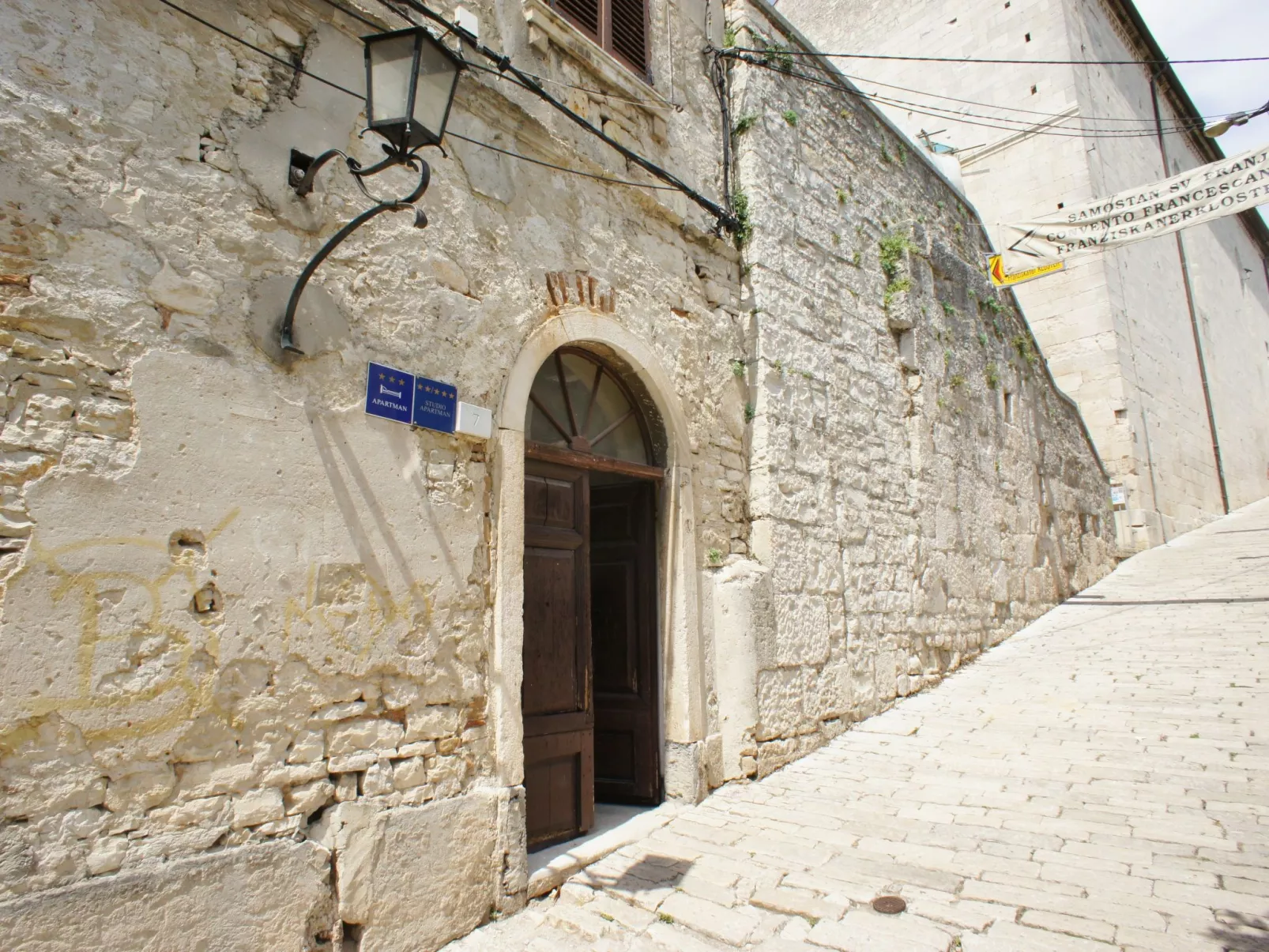 Stilvolle Wohnung in Arena mit großer Terrasse-Buiten
