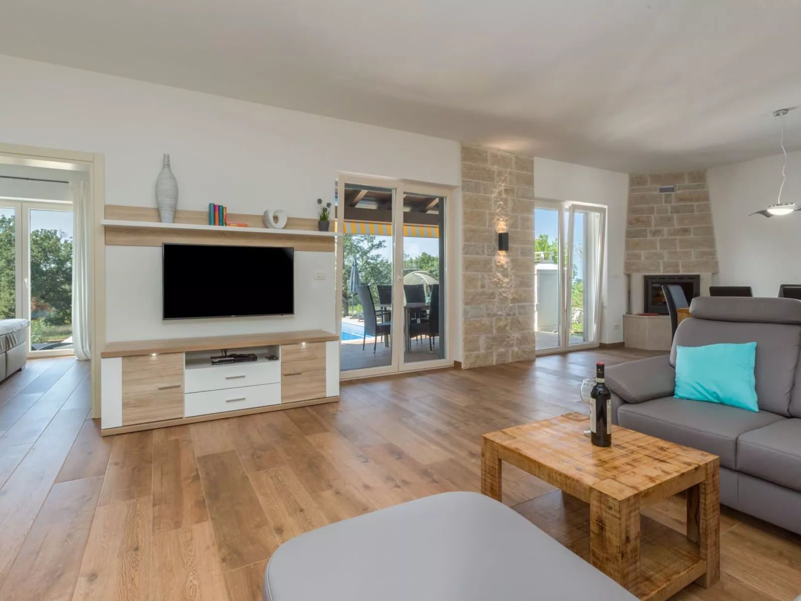 Tolles Ferienhaus in Deklići mit Privatem Pool-Binnen