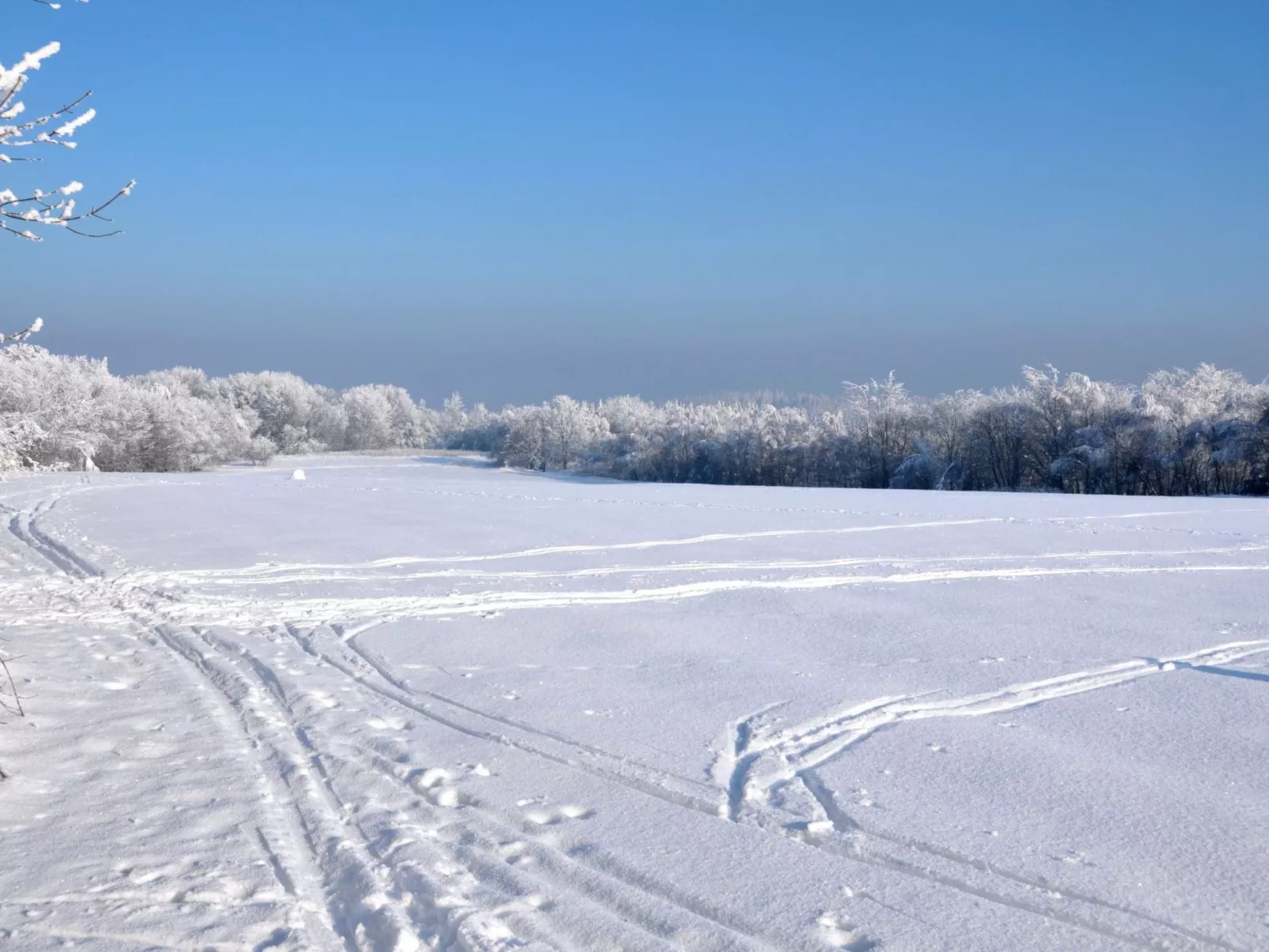 Mit herrlicher Aussicht in die Berge-Buiten