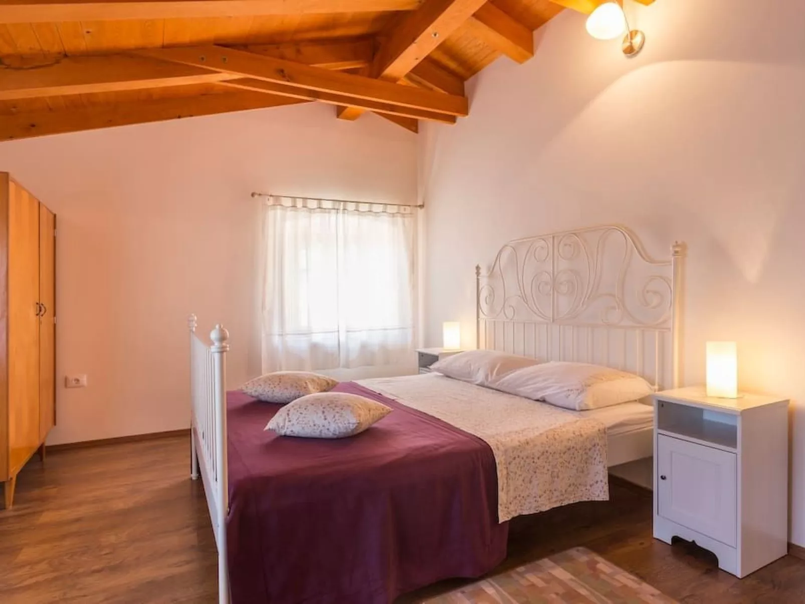 Modernes Ferienhaus in Vadreš mit Privatem Pool-Binnen