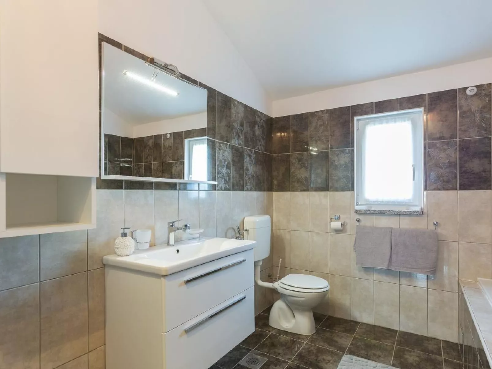 3-Schlafzimmer-Wohnung mit Gemeinschaftspool-Binnen