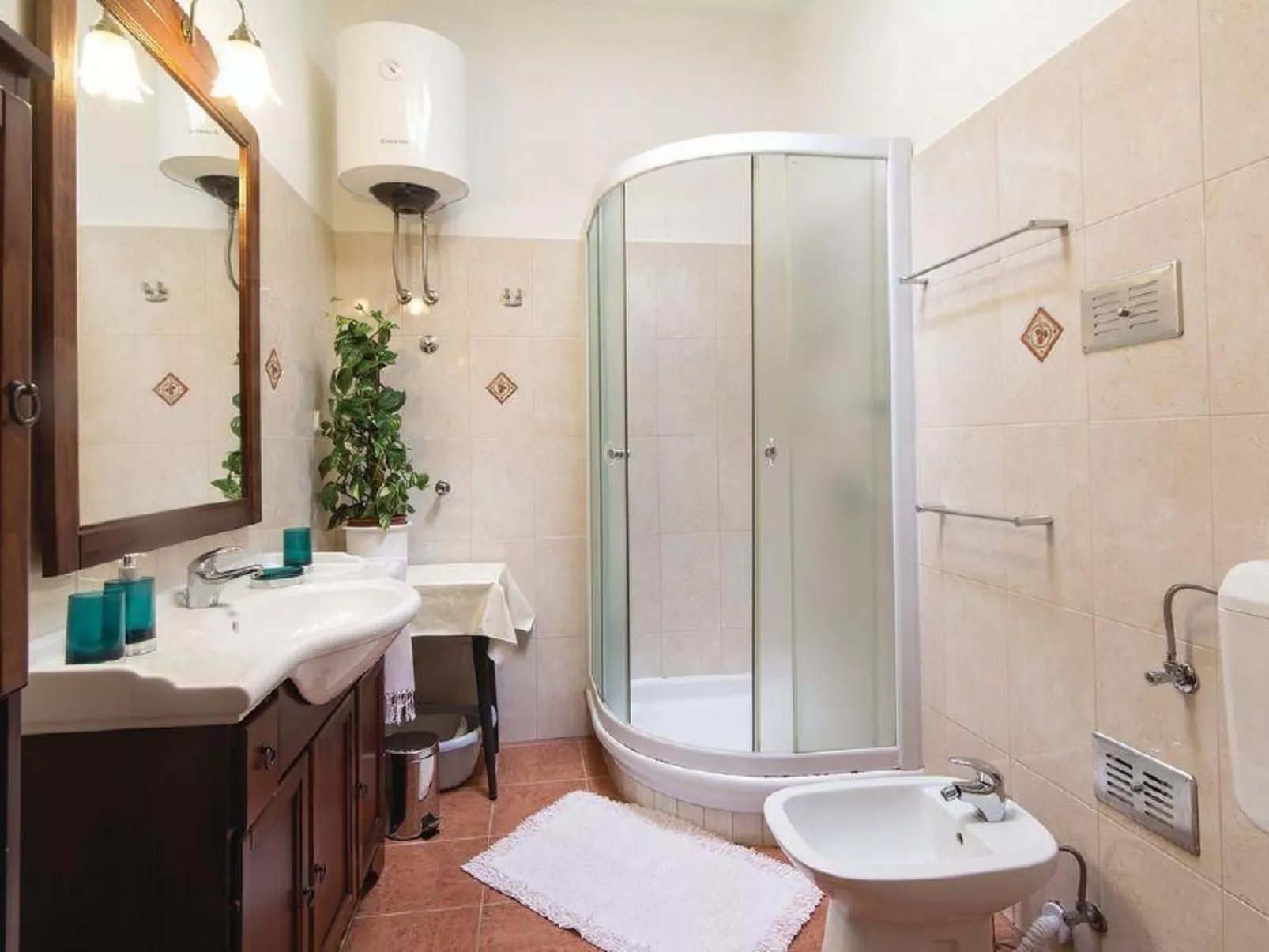 "Vickovi" mit Gemeinschaftspool-Image-tags.info