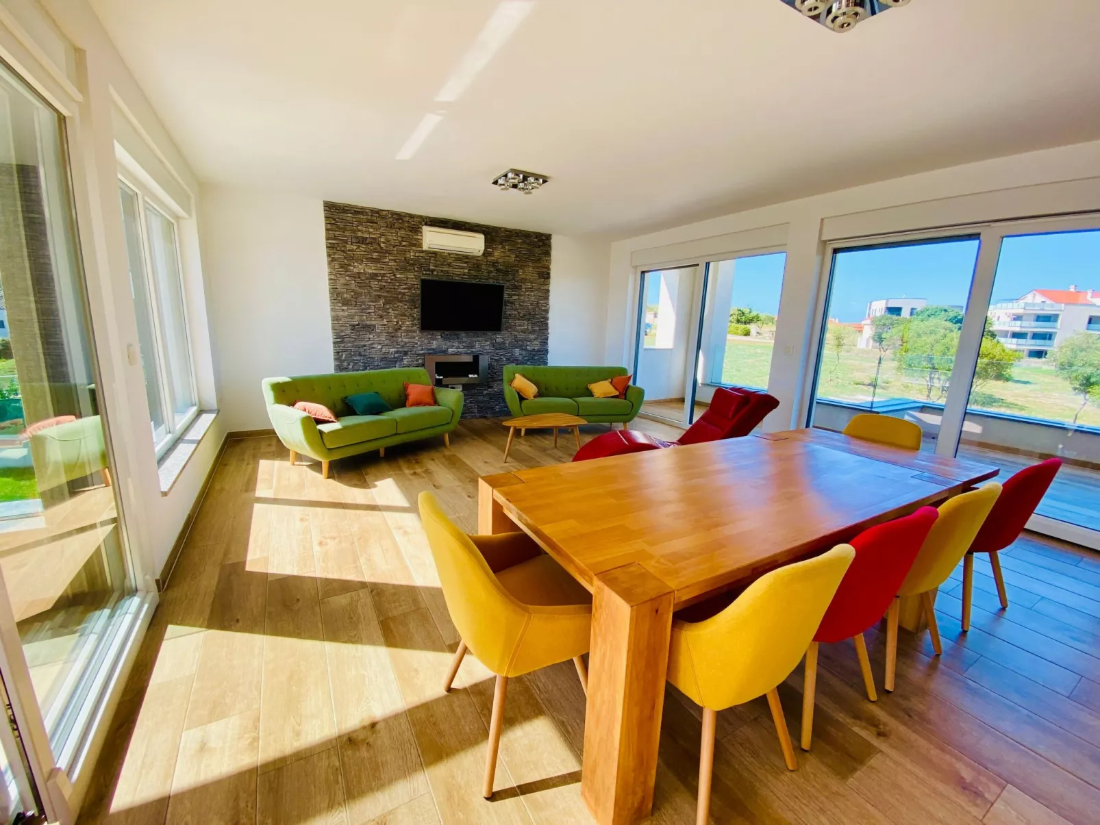 Leon's Holiday Homes-Binnen