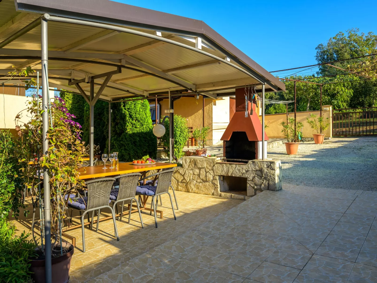 Schöne Ferienwohnung 6-Buiten