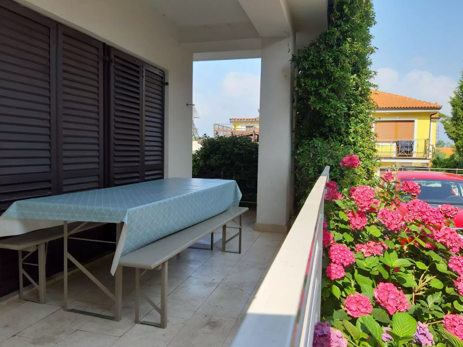 Geräumige charmante Wohnung in der Nähe des Meeres-Buiten