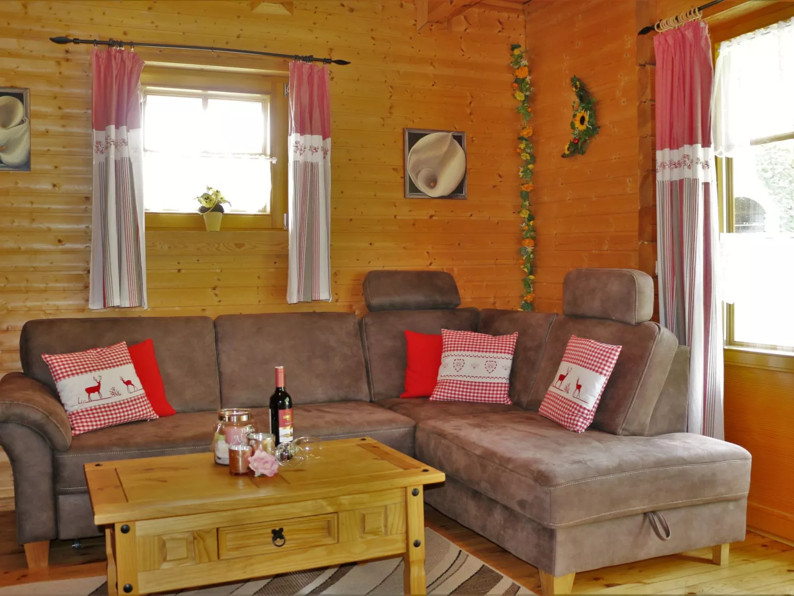 Wunderschönes Blockhaus mit Terrasse - Binnen