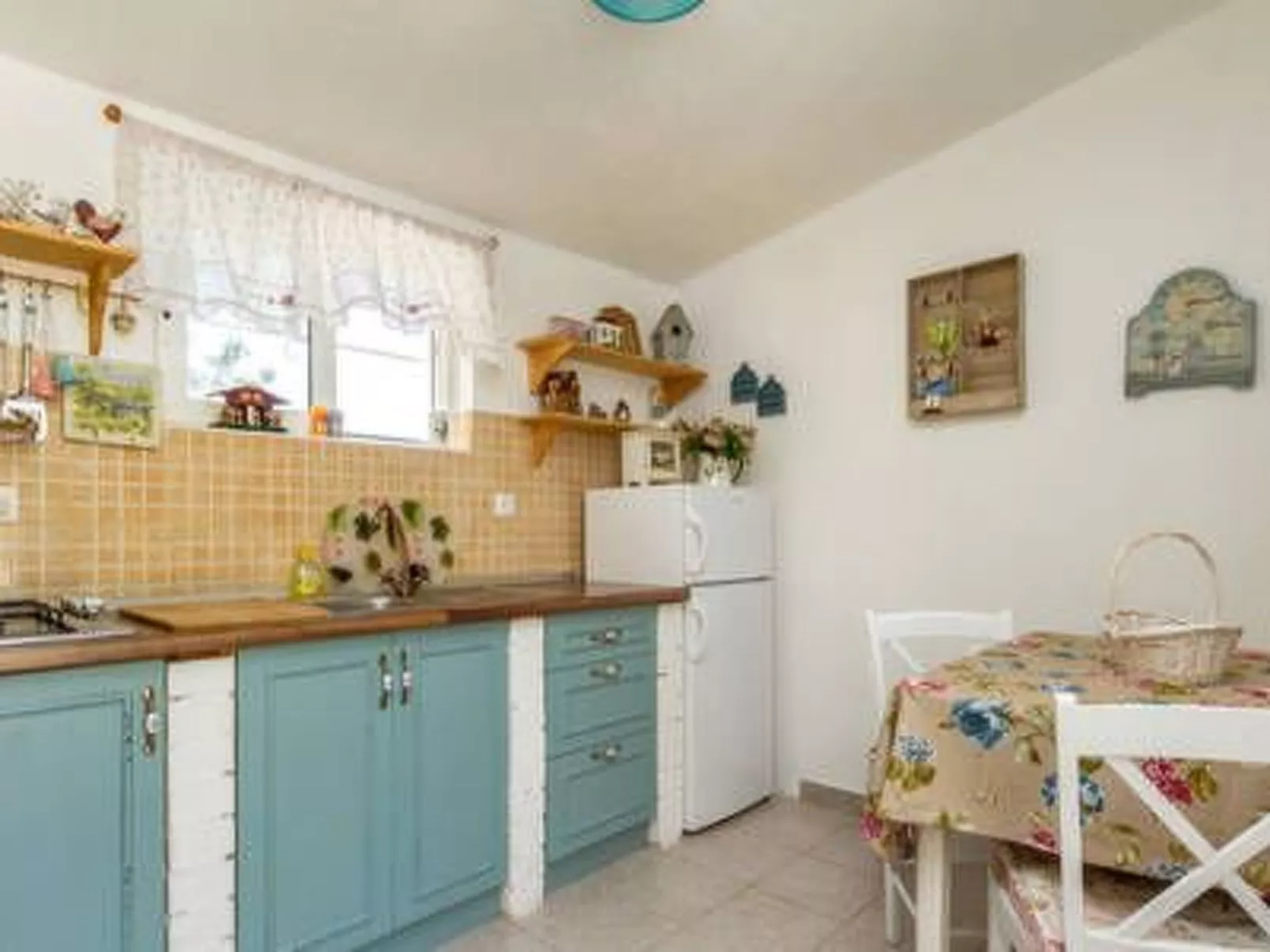 Hütte mit Garten, Grill und Terrasse-Binnen