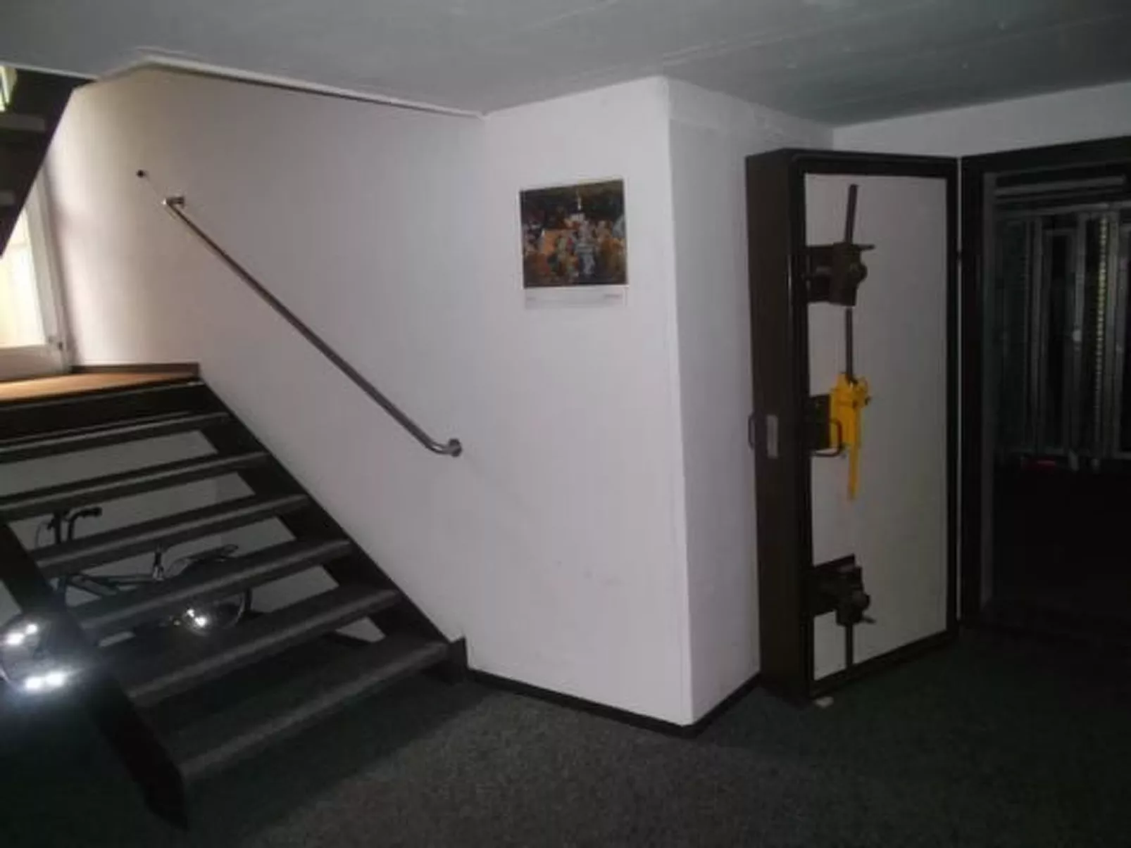 Gegenüber den Staubbach Wasserfällen-Binnen