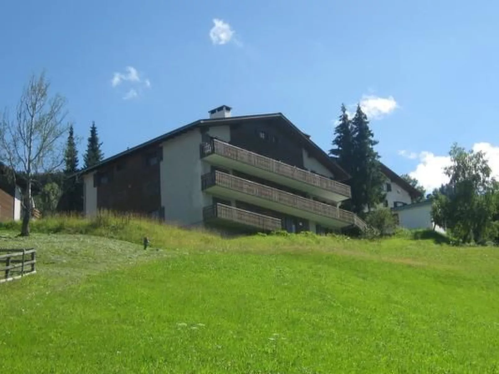 Aparthaus Surselva, direkt an der Skipiste-Buiten