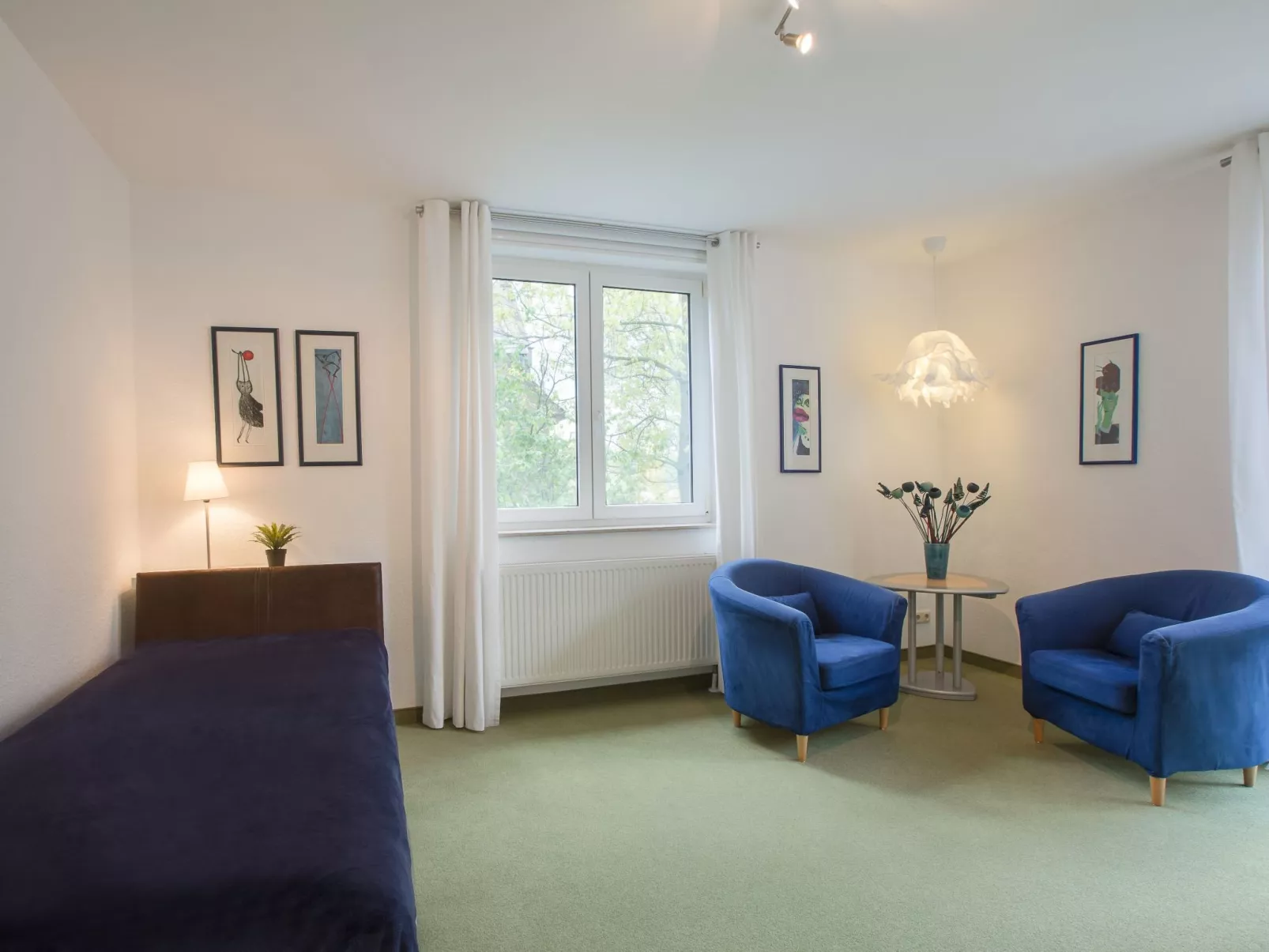  in Stadtrandlage mit guter Anbindung, sowie eigener Terrasse und Garten-Binnen