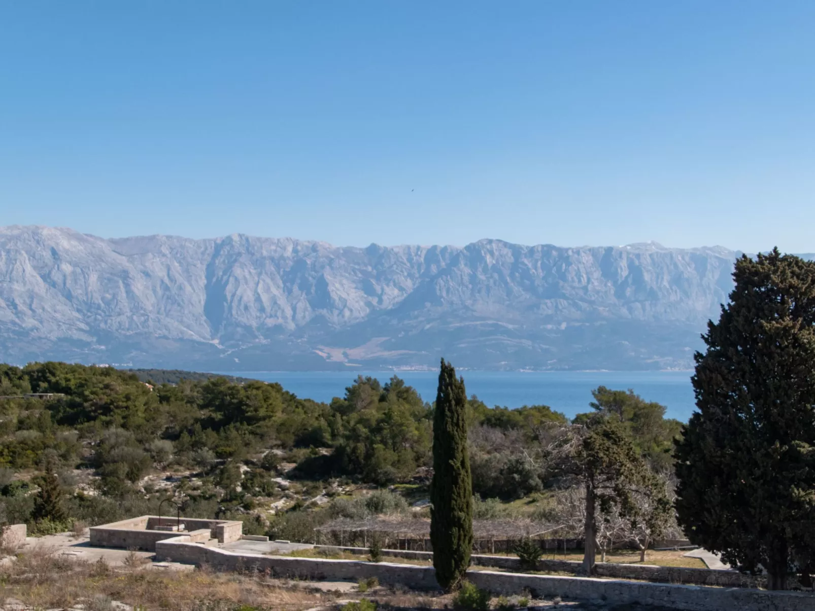 Gesamtes Ferienhaus in Sumartin mit Privatem Pool-Buiten