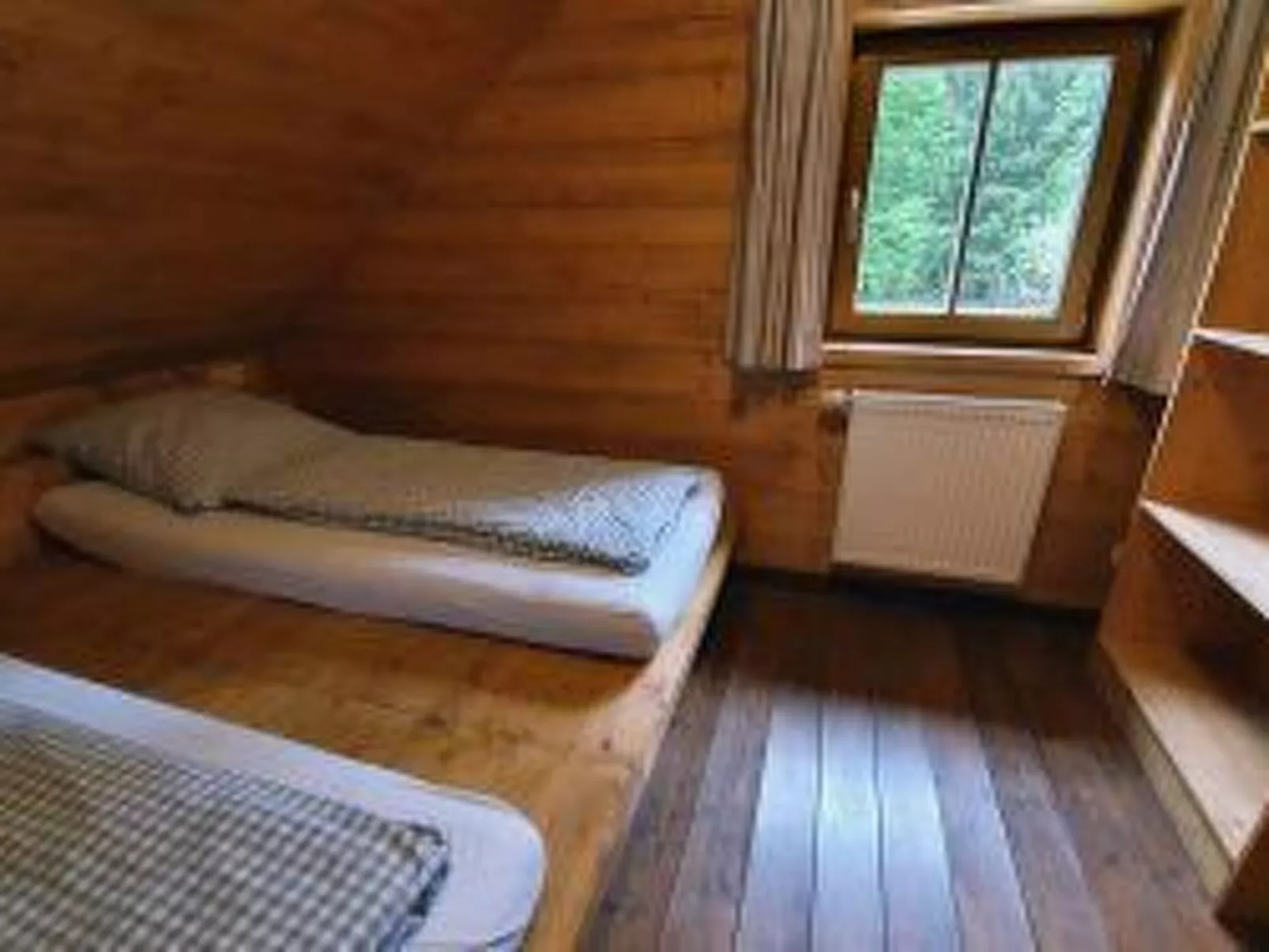 Urgemütliche Gruppenhütte mit Gartensauna-Binnen