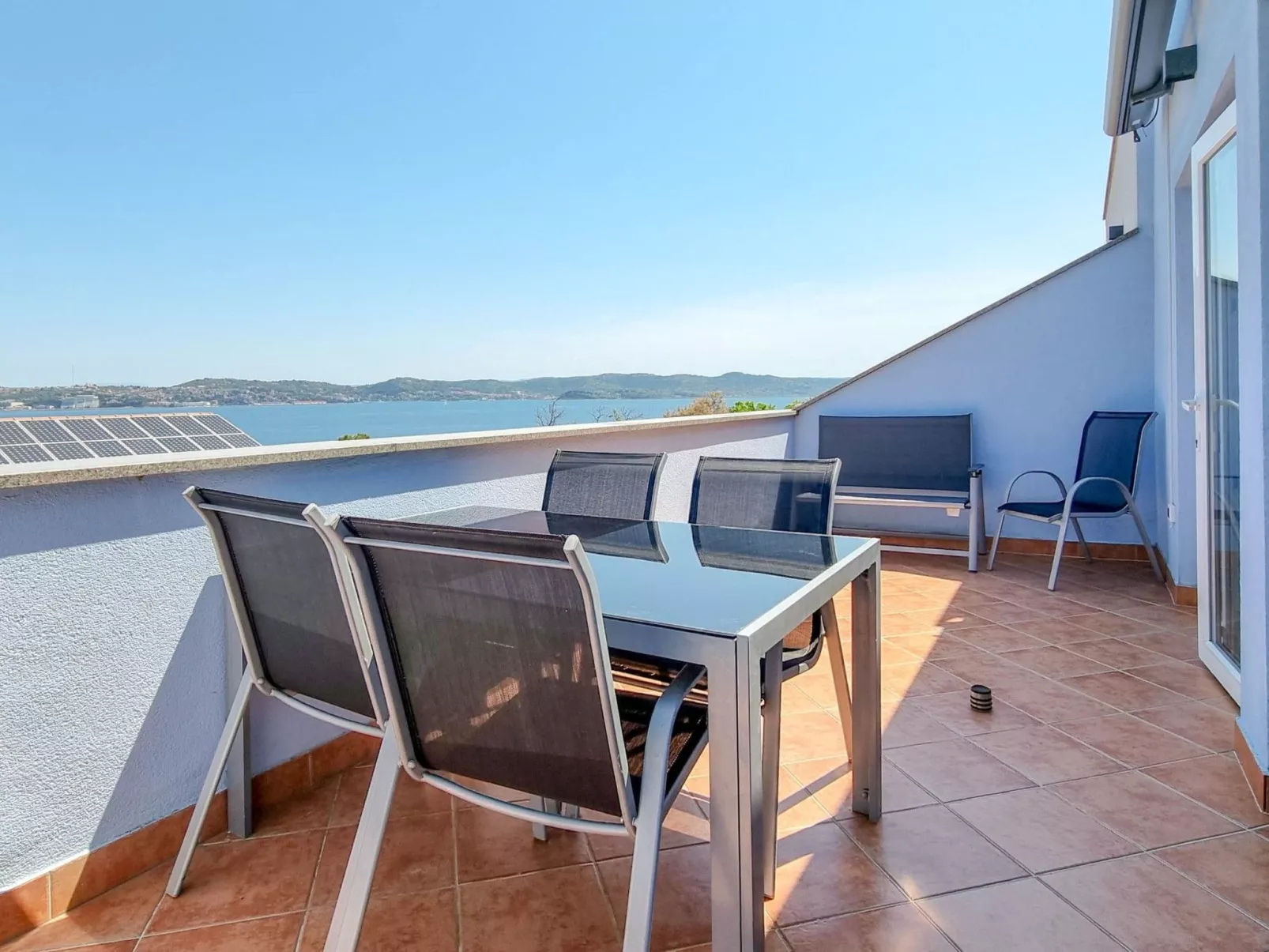 Apartment mit Meerblick für 4 Personen-Buiten