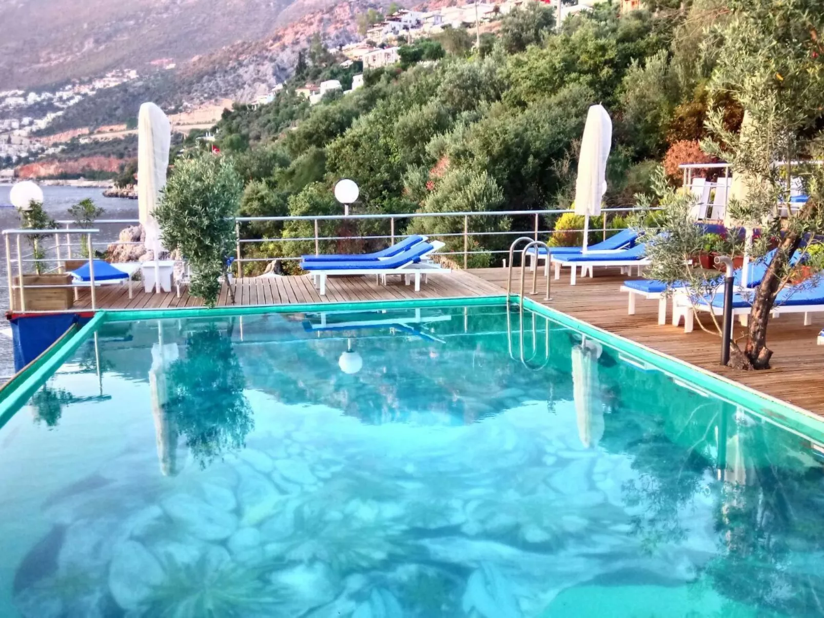 Ferienvilla Amare mit privatem Pool und Meerblick-Buiten