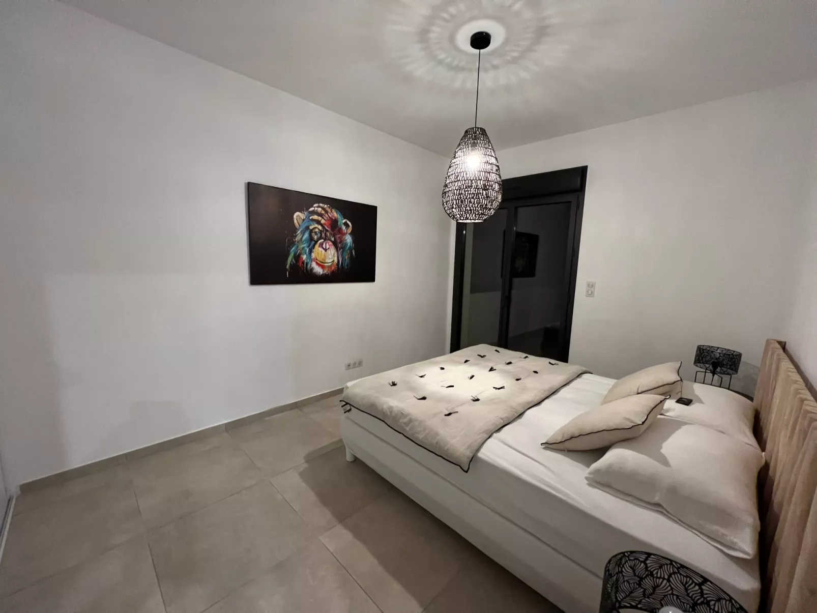 ISULA-RED_BEAUTIFUL_VIEW.-Binnen