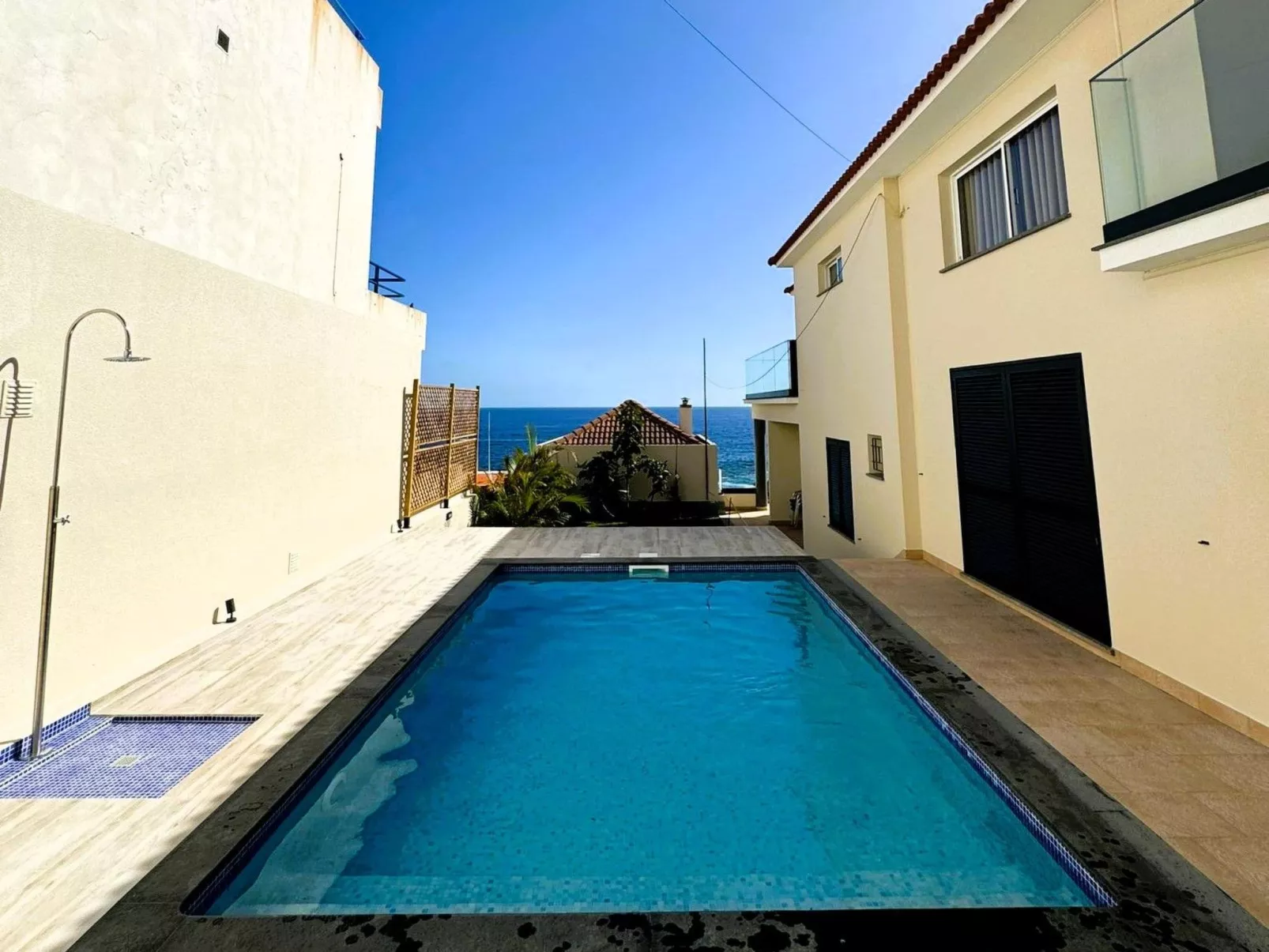 PEARLS BEACH VILLA-Buiten