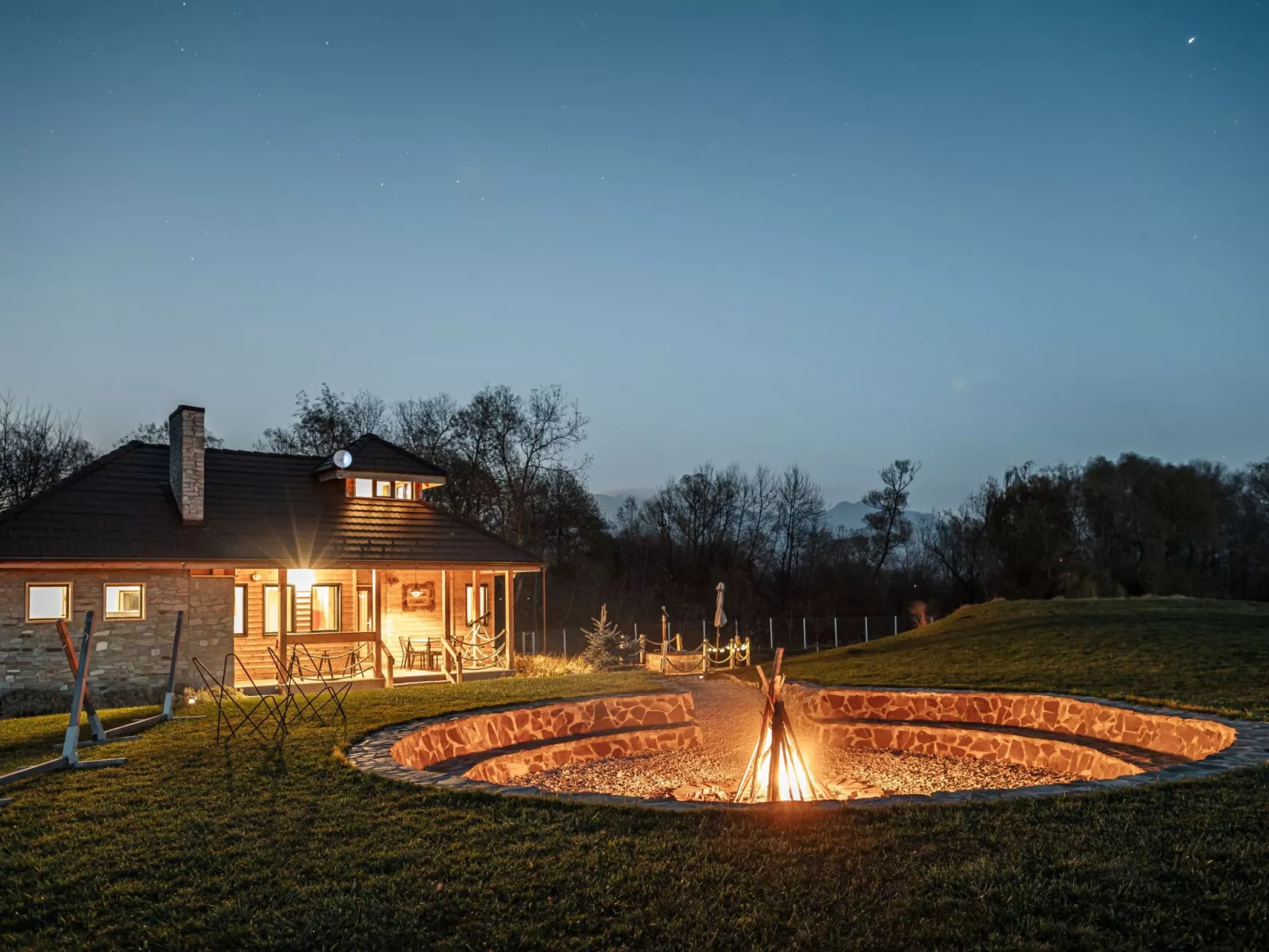 Kleines Haus mit Werkstatt-Image-tags.info