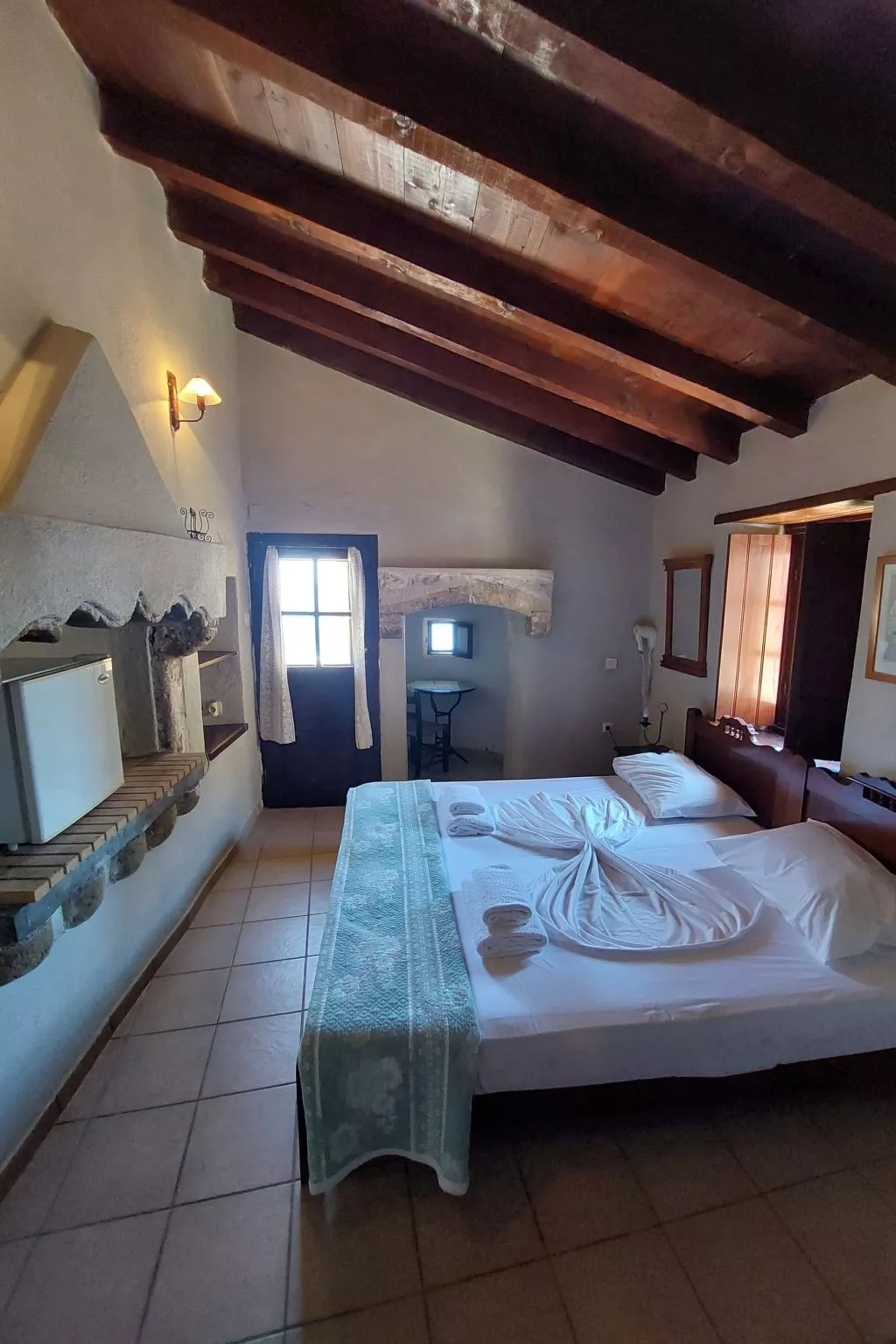 "Goulas" mit Blick auf das Wasser-Binnen