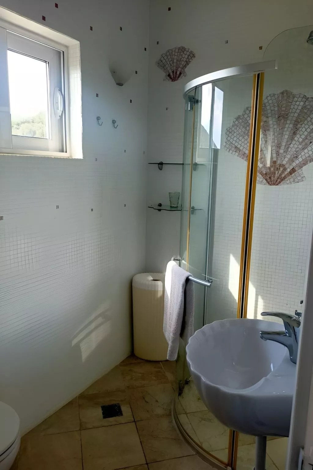 Anwesen "Villa Livadia" mit Infinity-Pool-Binnen