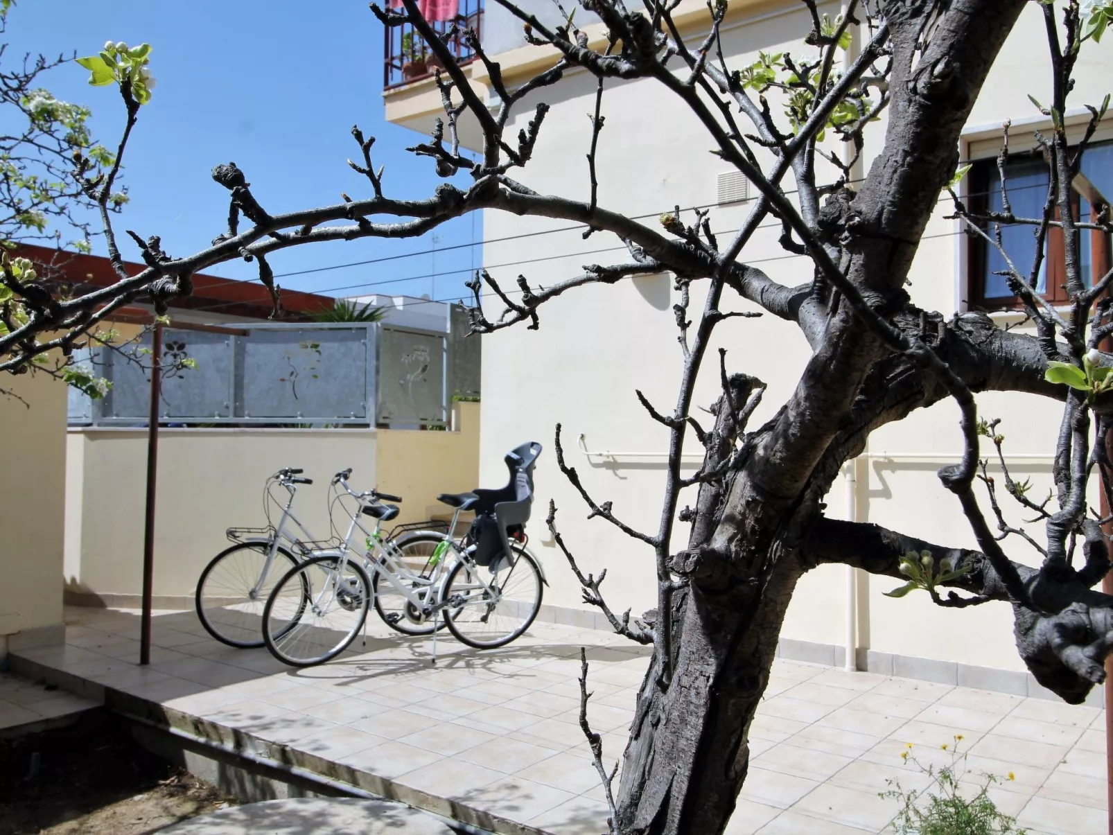 In Pulsano mit Garten-Buiten