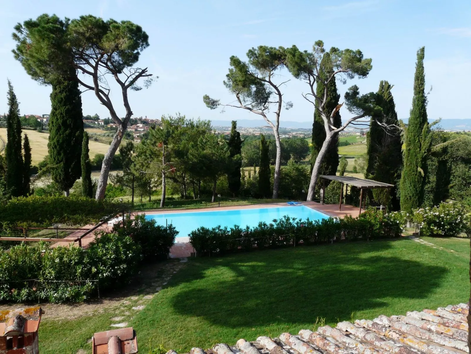 Rosa castellett' Wohnung mit Pool-Buiten